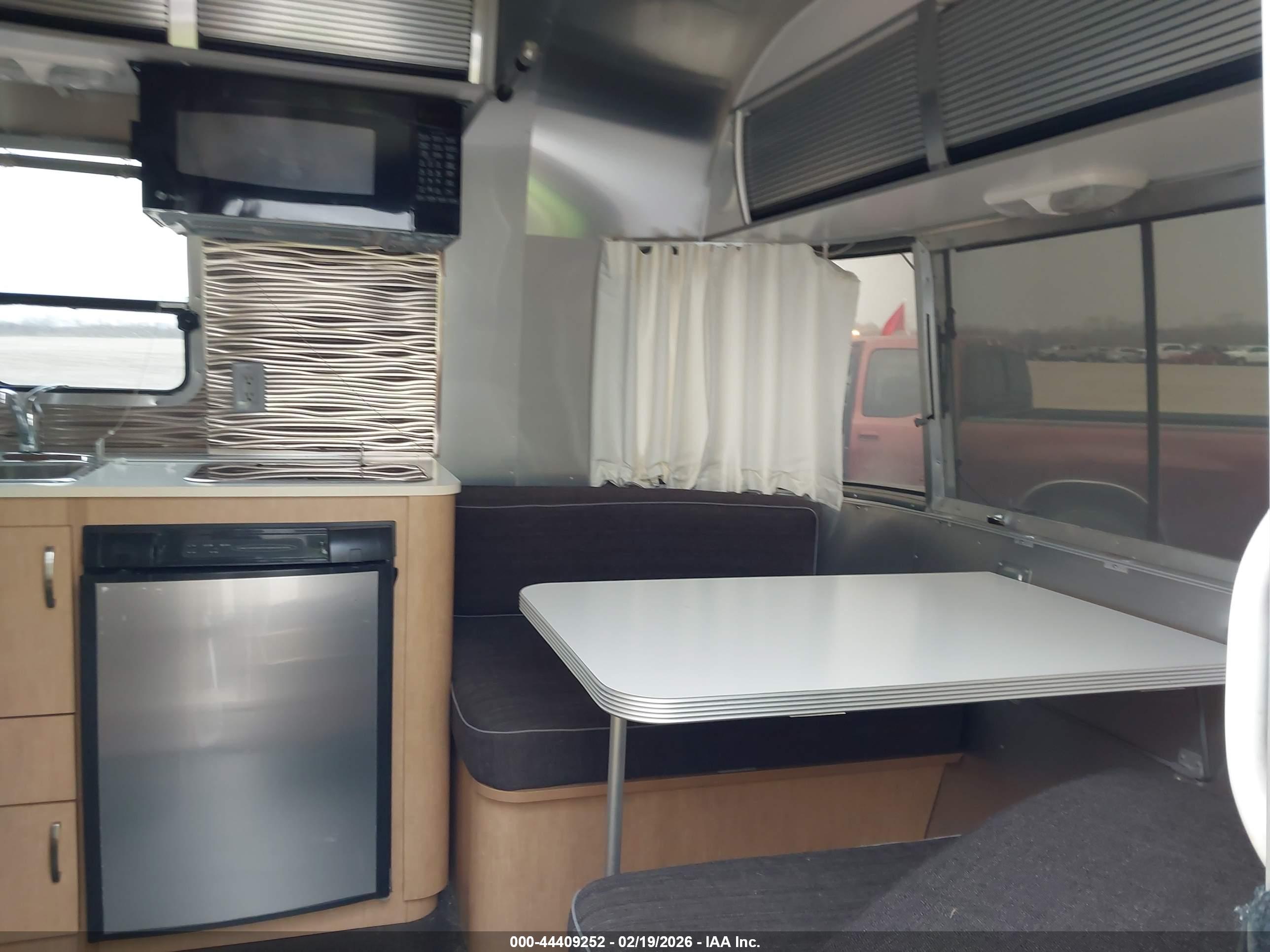 AIRSTREAM BAMBI image 5