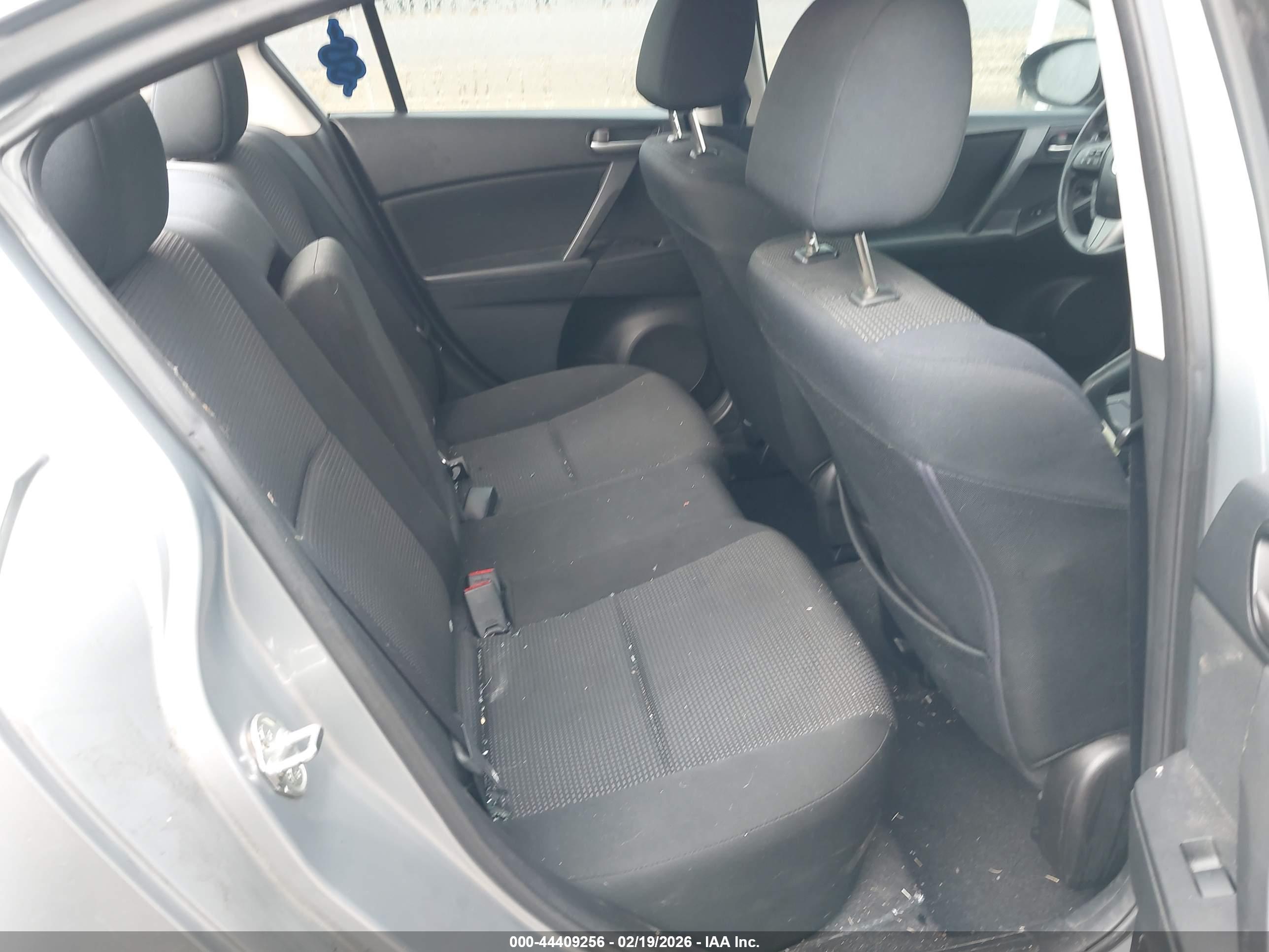 MAZDA MAZDA3 image 8