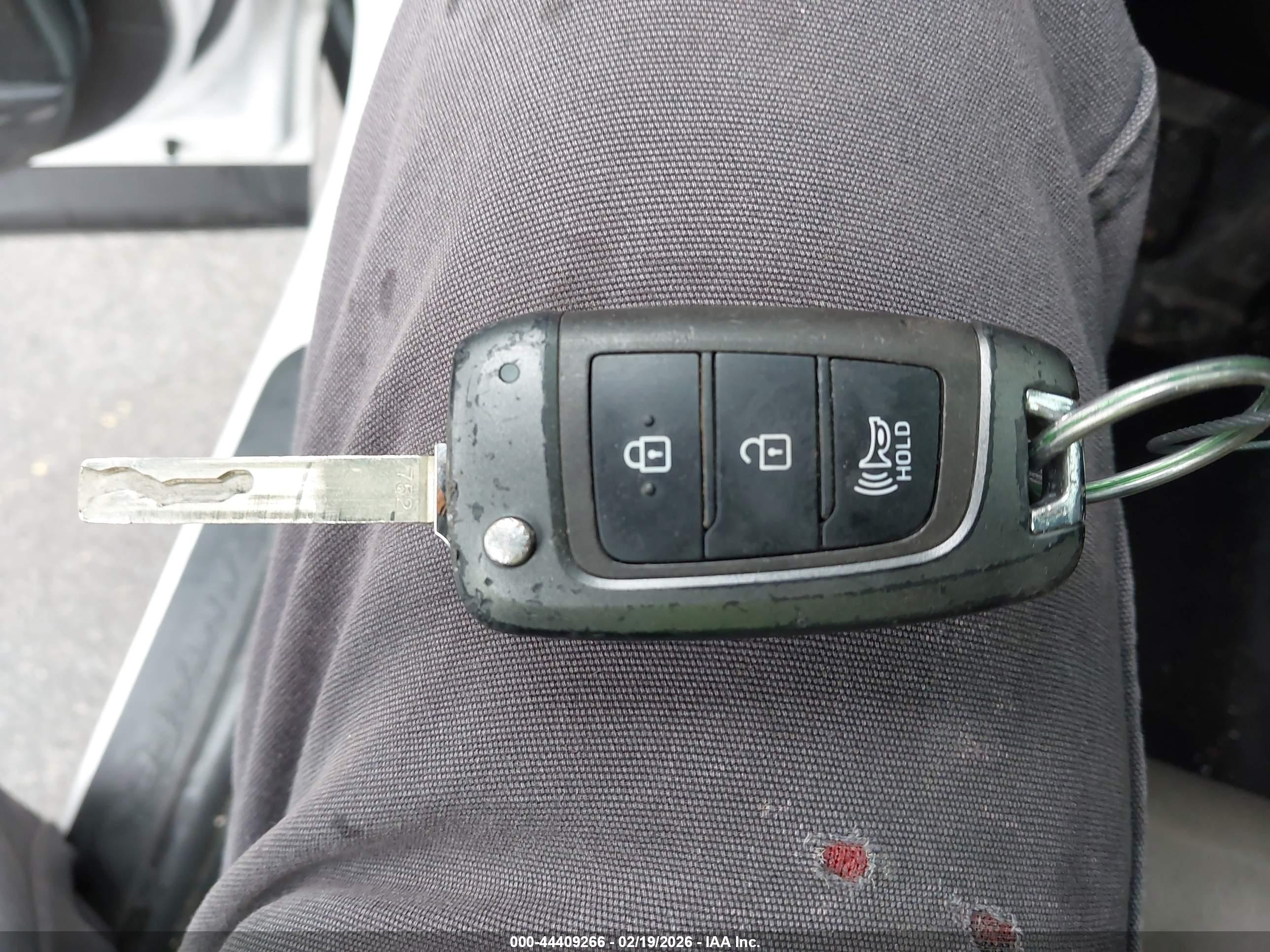 HYUNDAI SANTA image 11