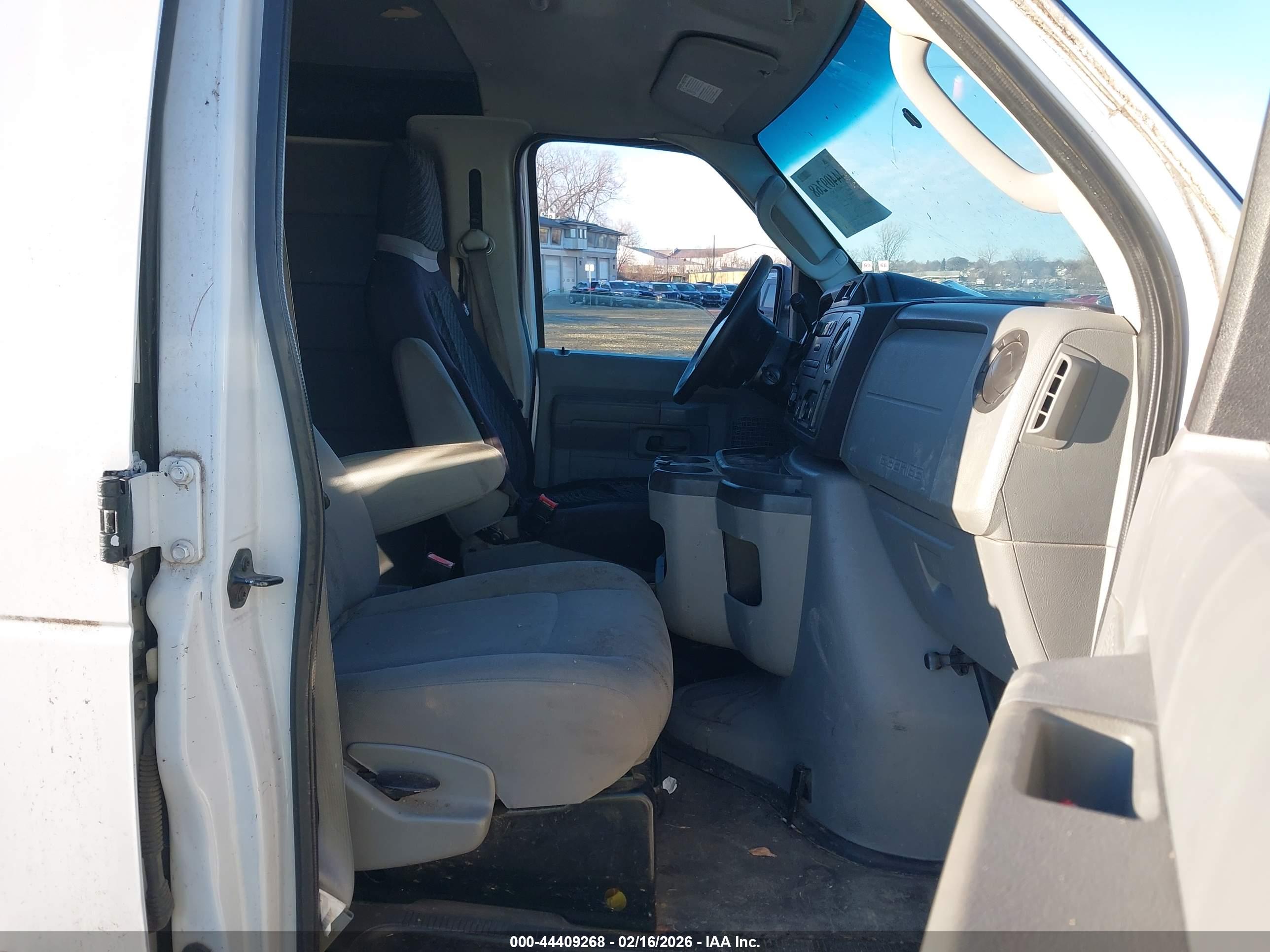 FORD E-250 image 5
