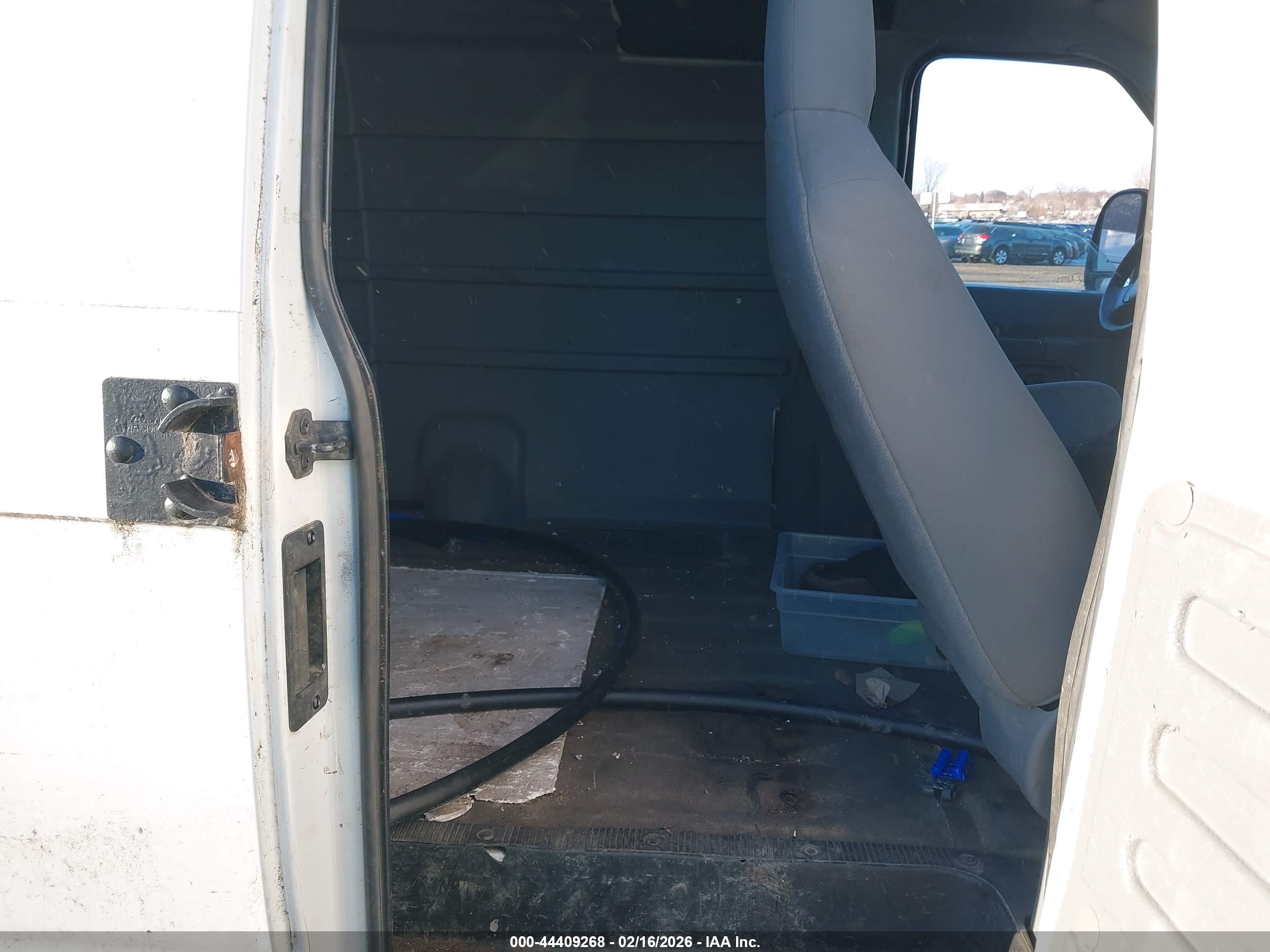 FORD E-250 image 8