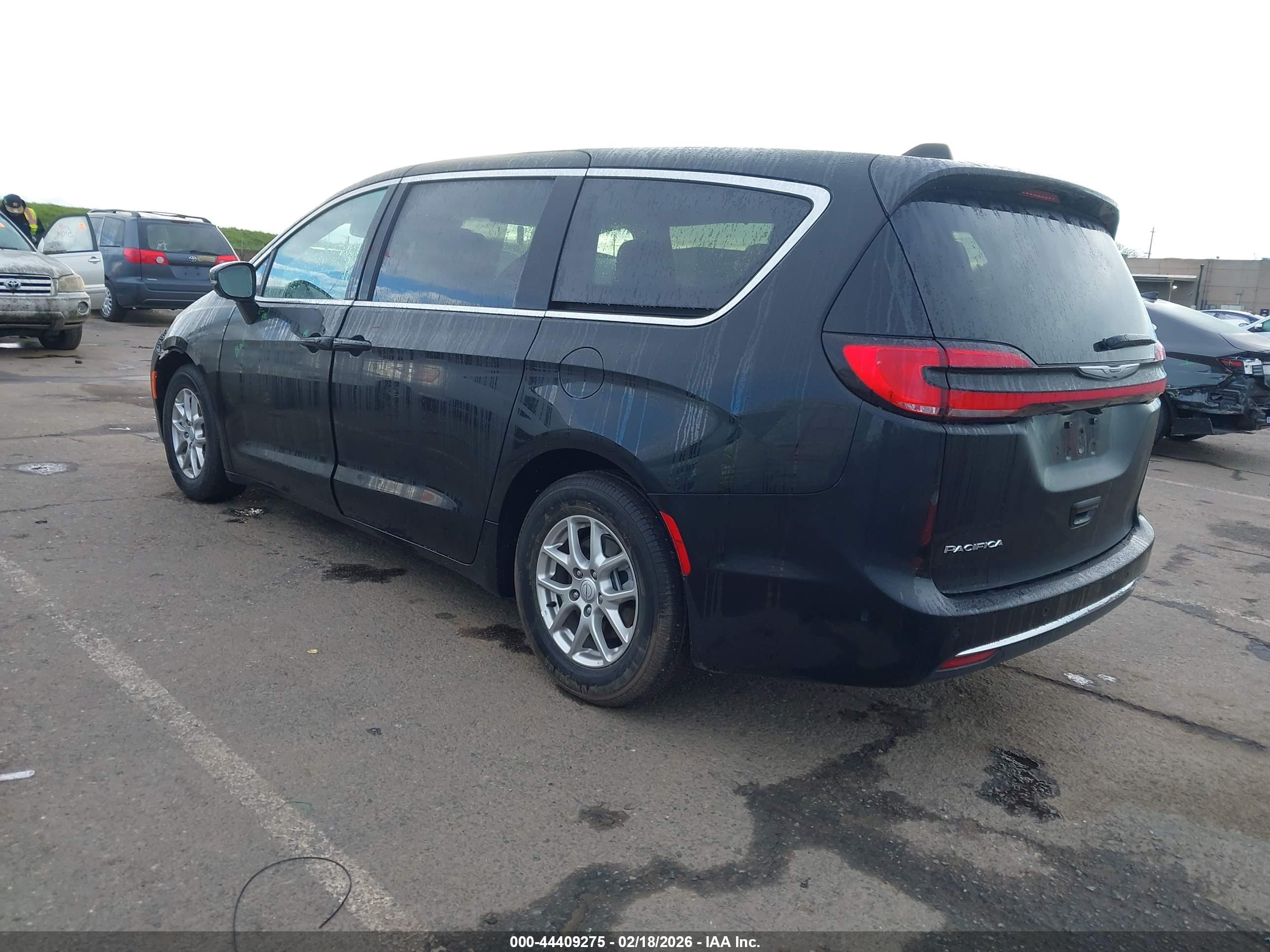 CHRYSLER PACIFICA image 3