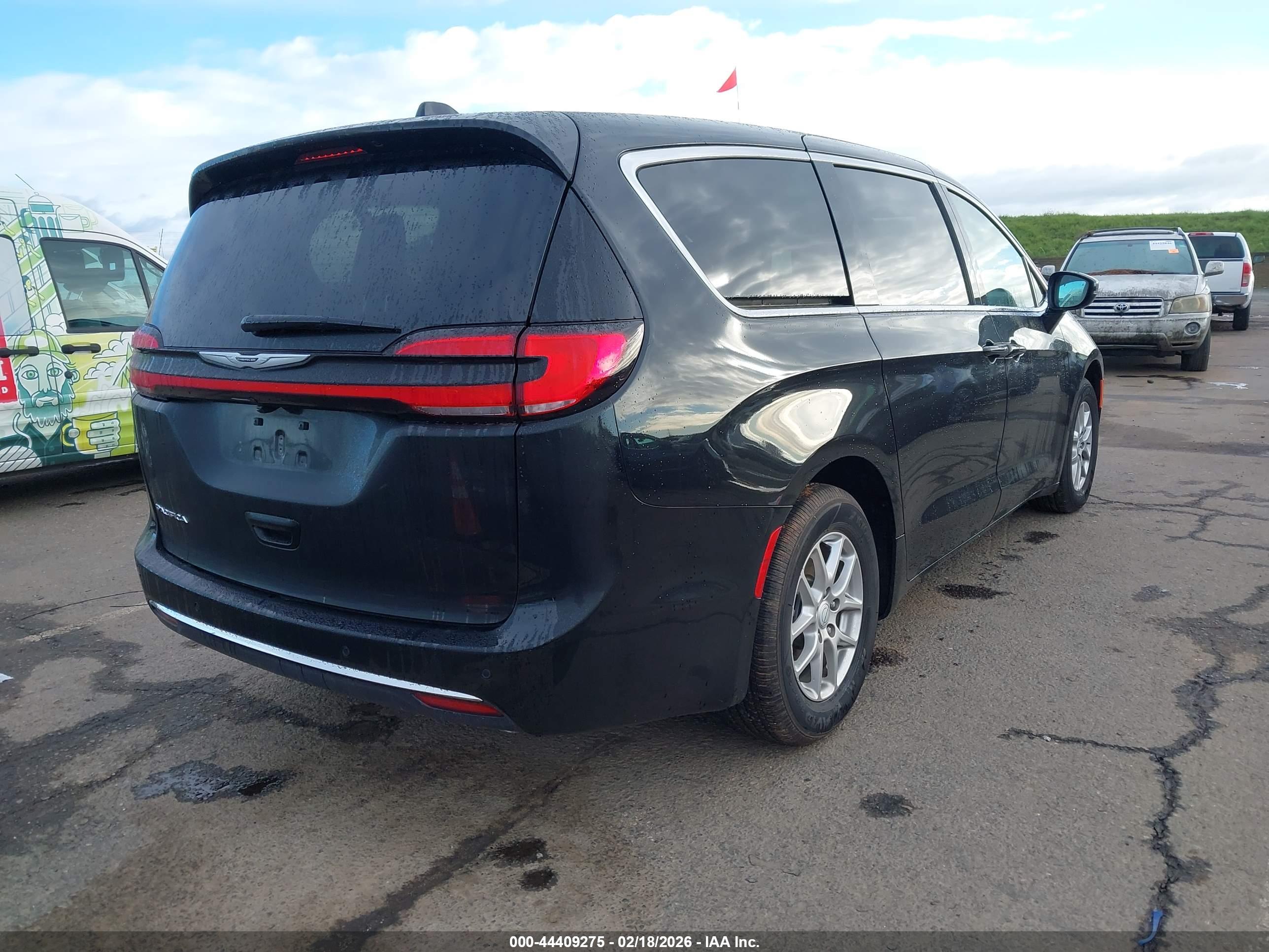 CHRYSLER PACIFICA image 4