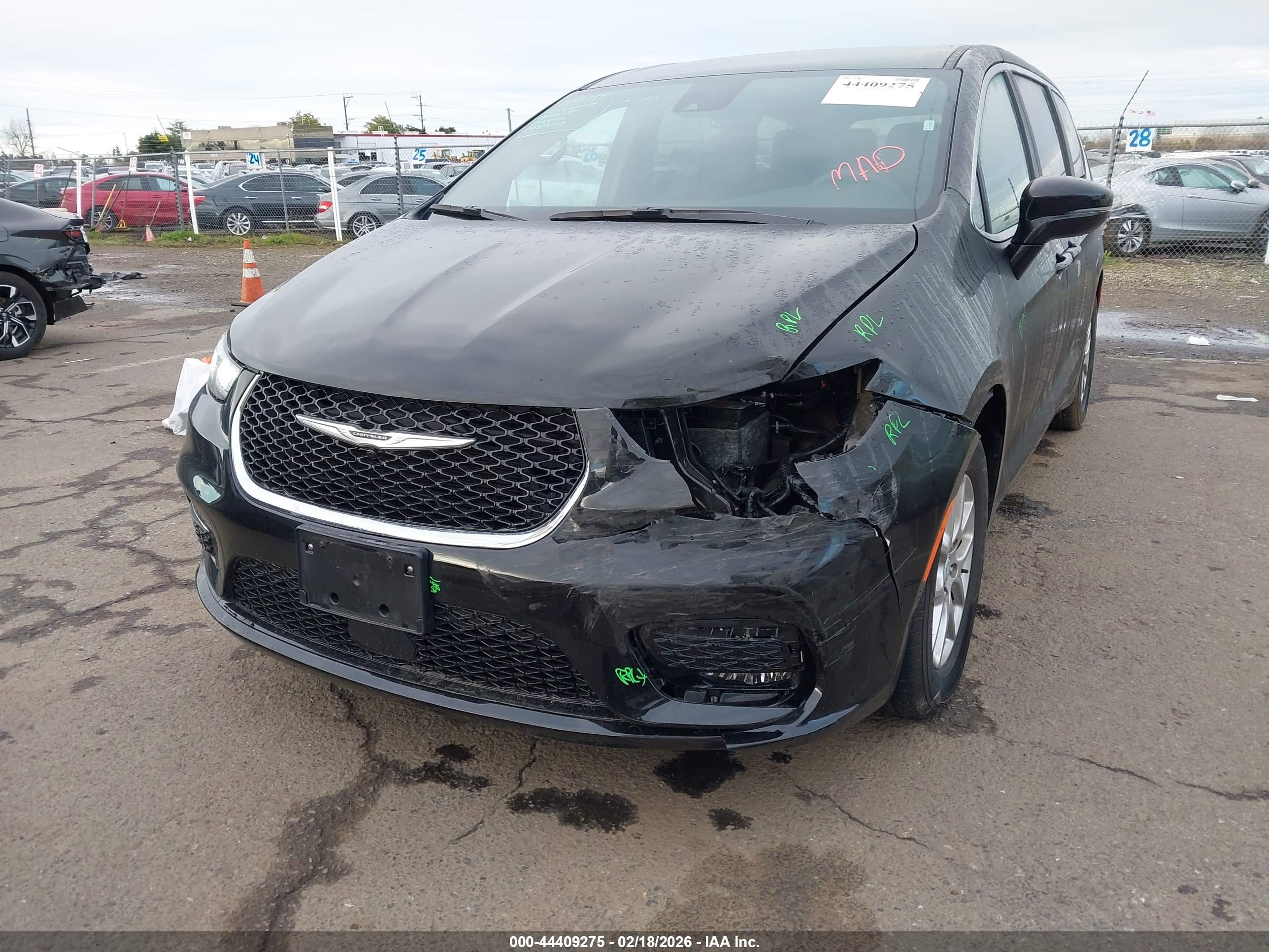 CHRYSLER PACIFICA image 6