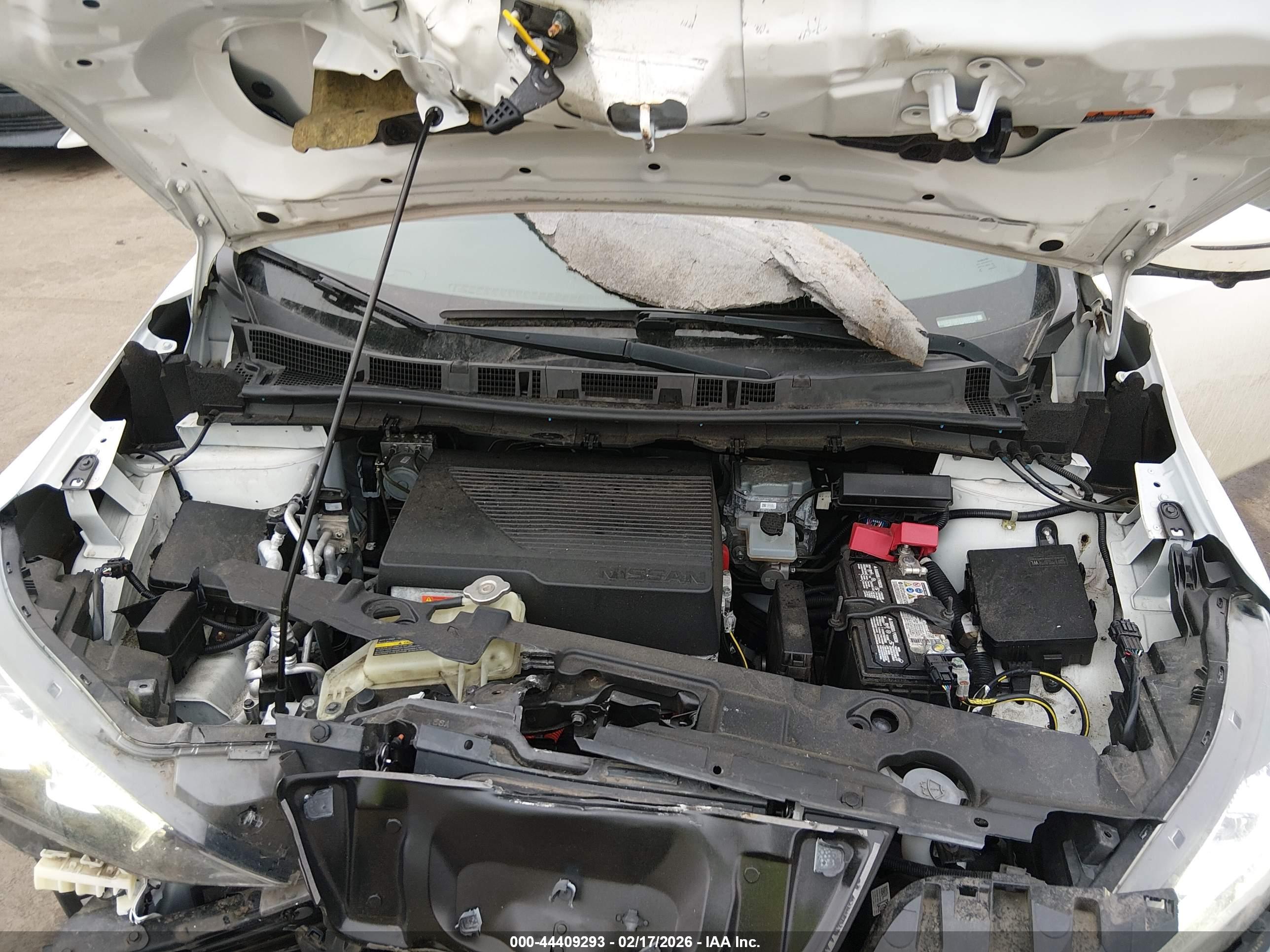 NISSAN LEAF image 10