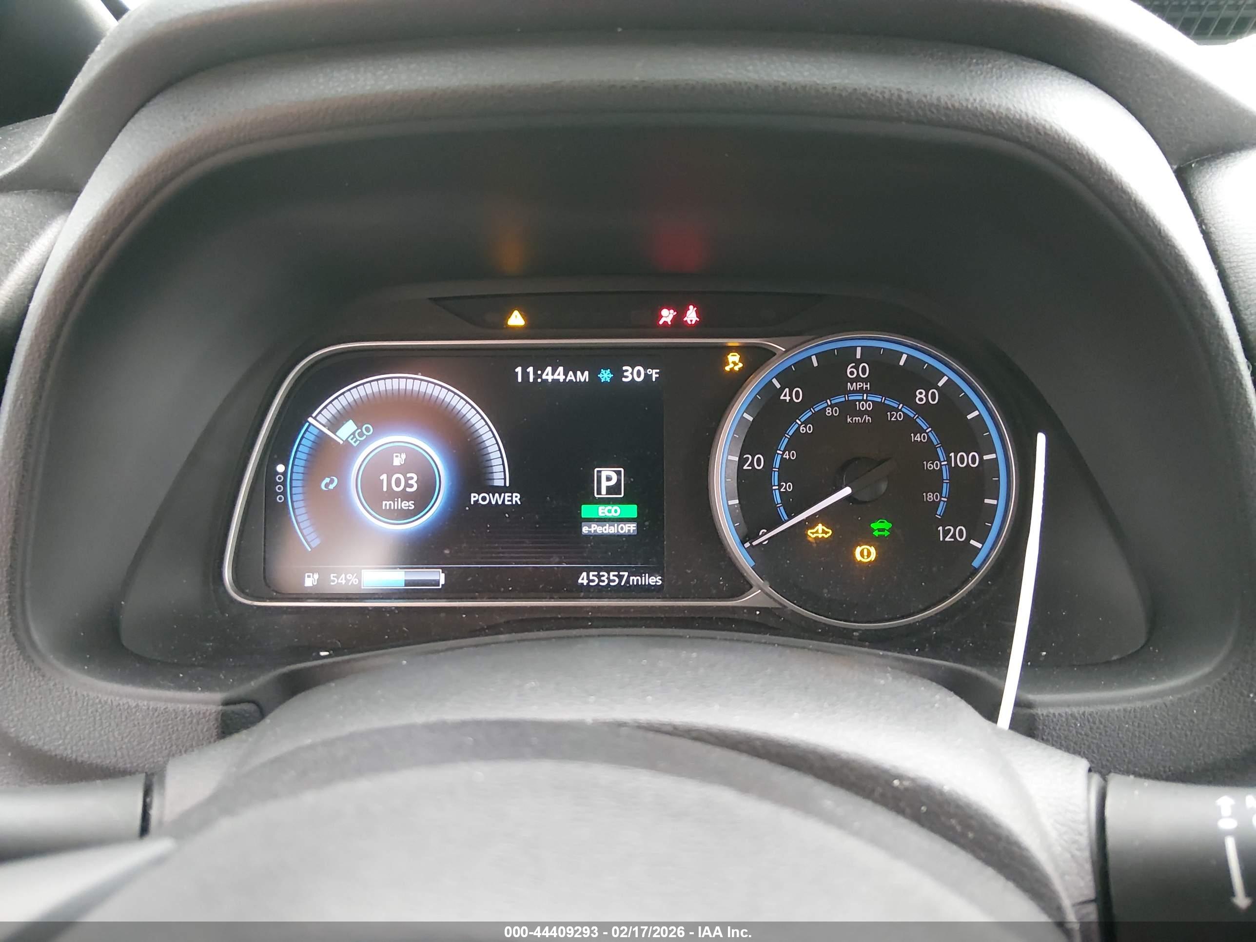 NISSAN LEAF image 7