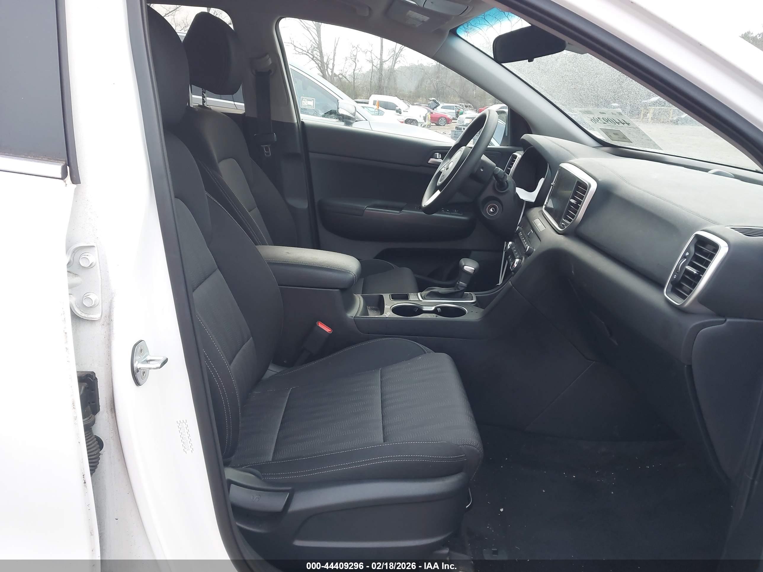 KIA SPORTAGE image 5