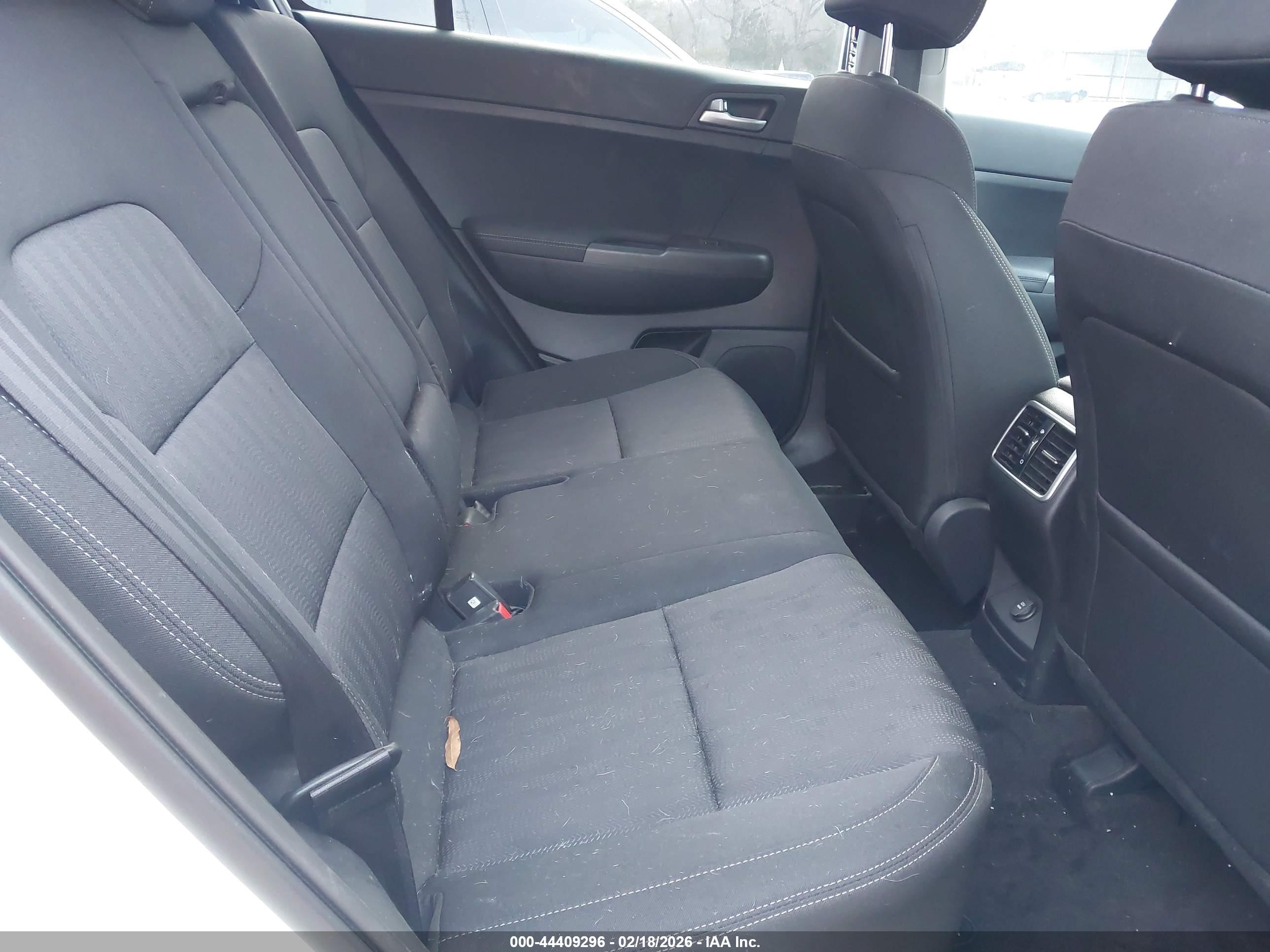 KIA SPORTAGE image 8
