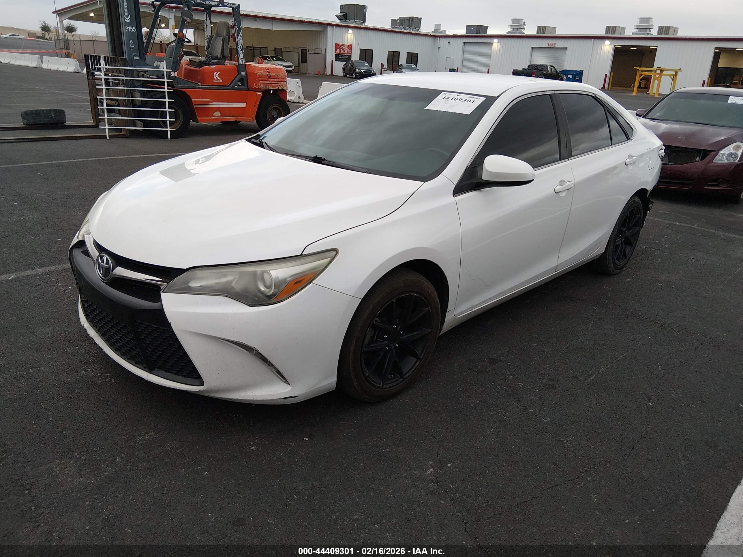 TOYOTA CAMRY image 2
