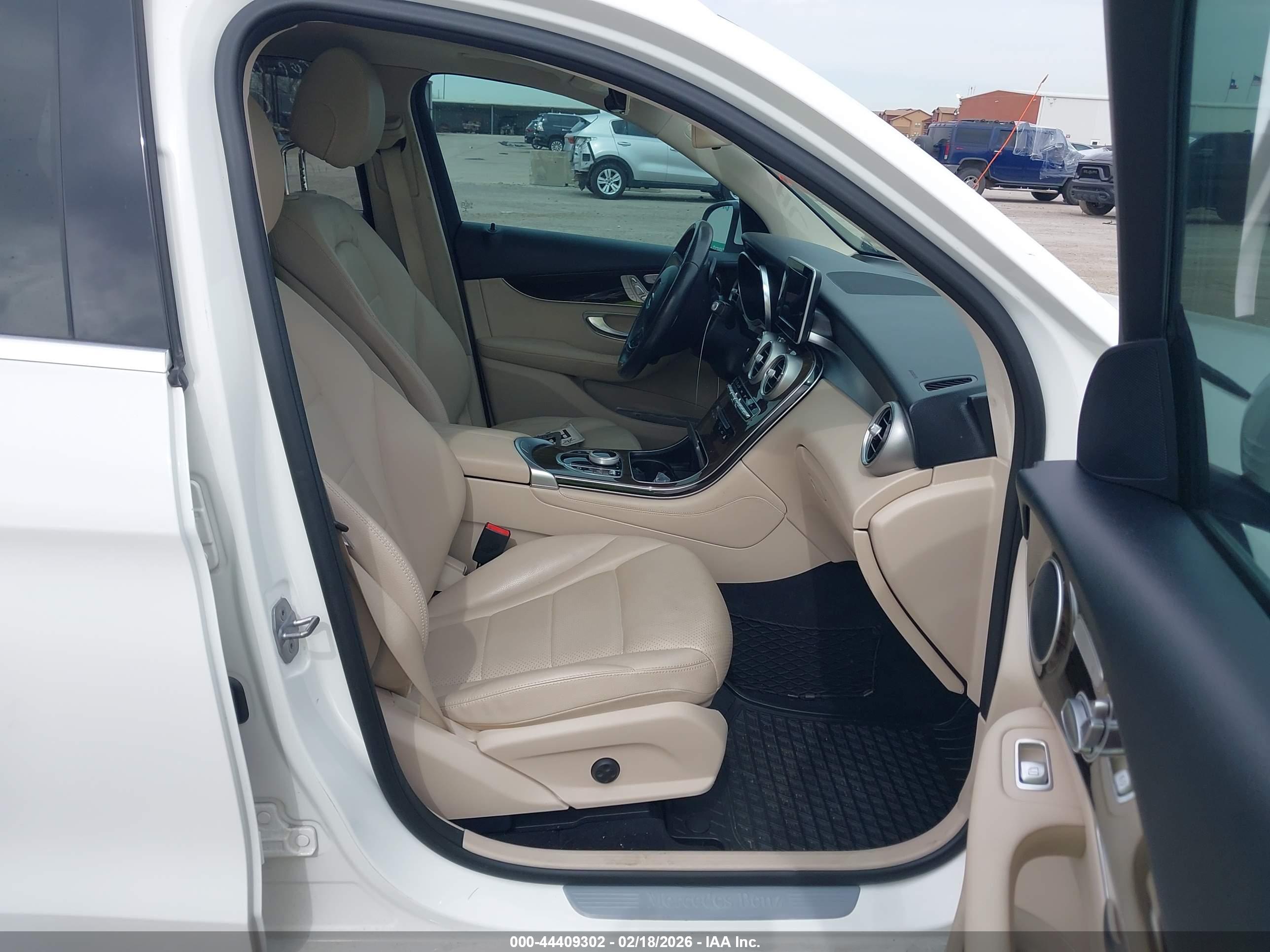 MERCEDES-BENZ GLC image 5