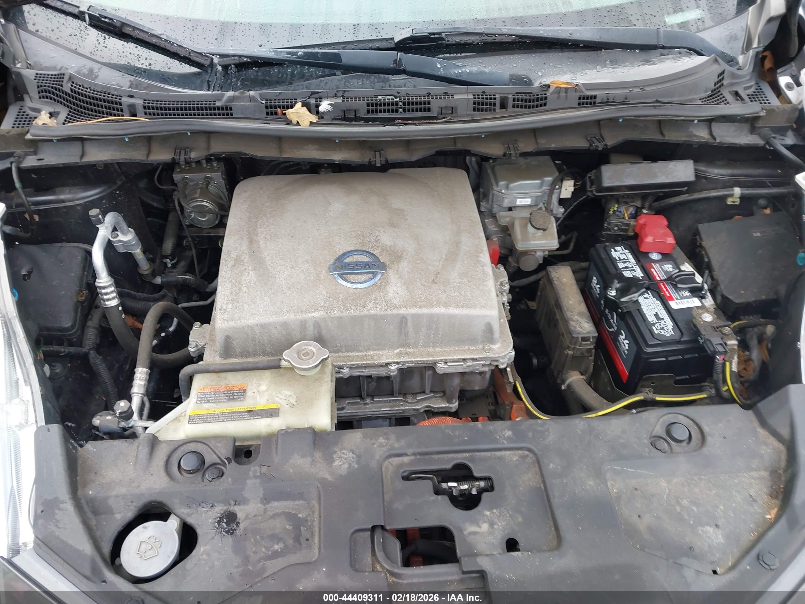 NISSAN LEAF image 10
