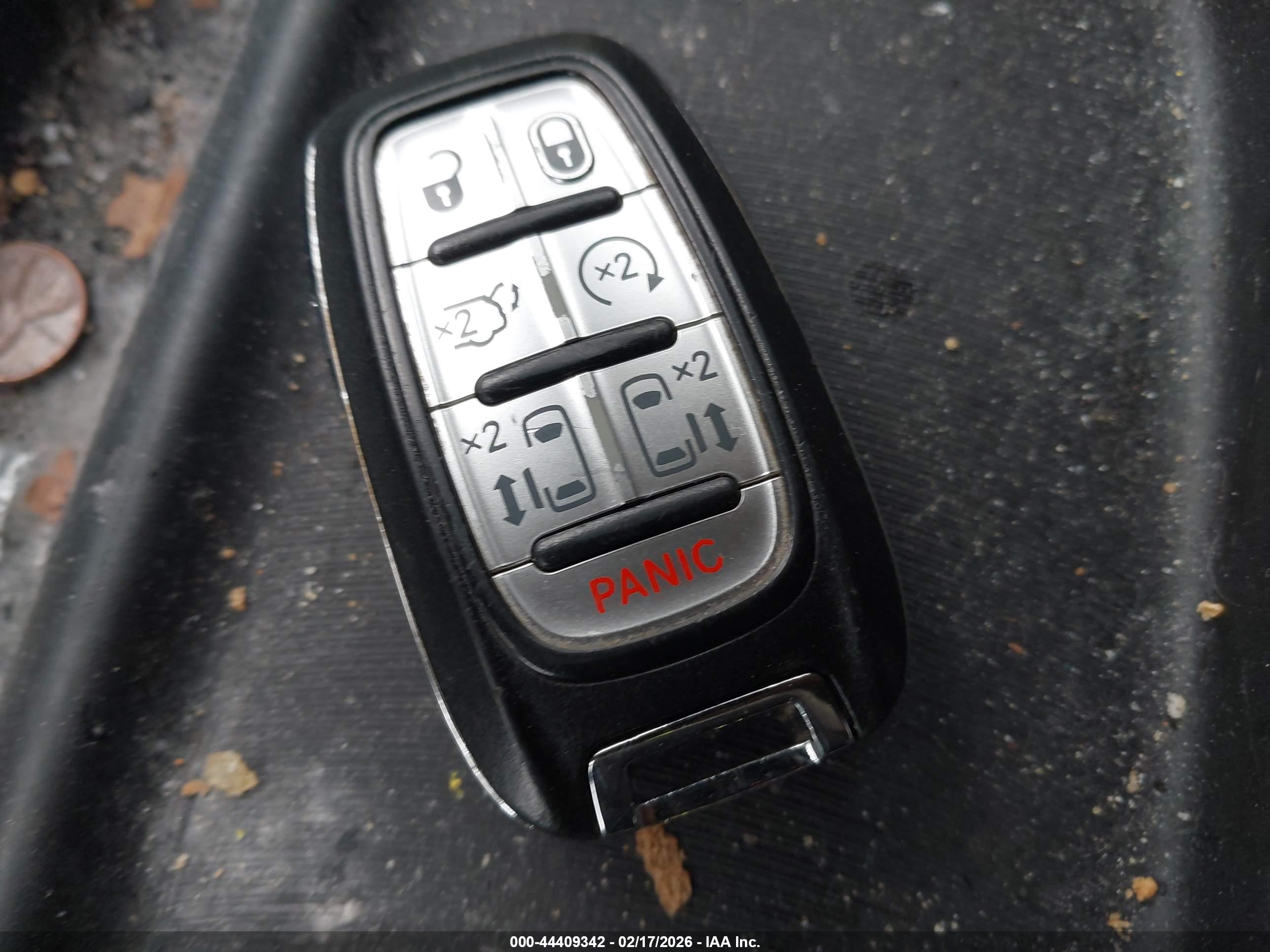 CHRYSLER PACIFICA image 11