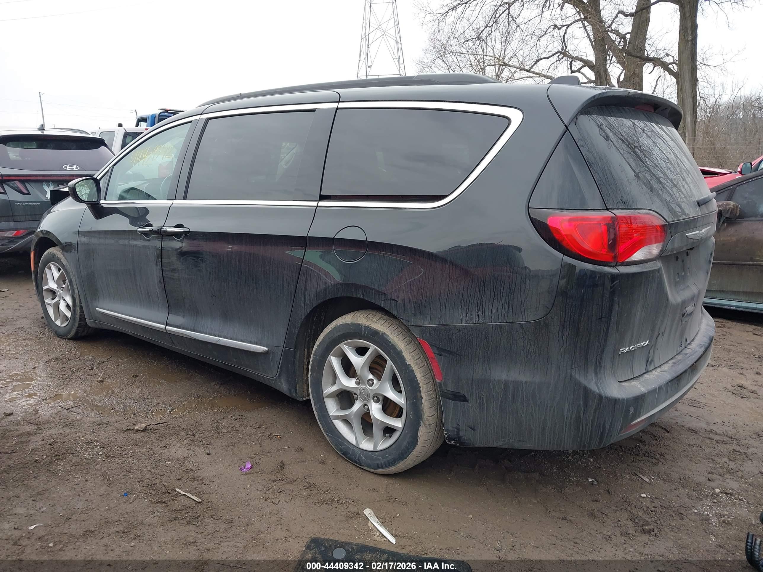 CHRYSLER PACIFICA image 3