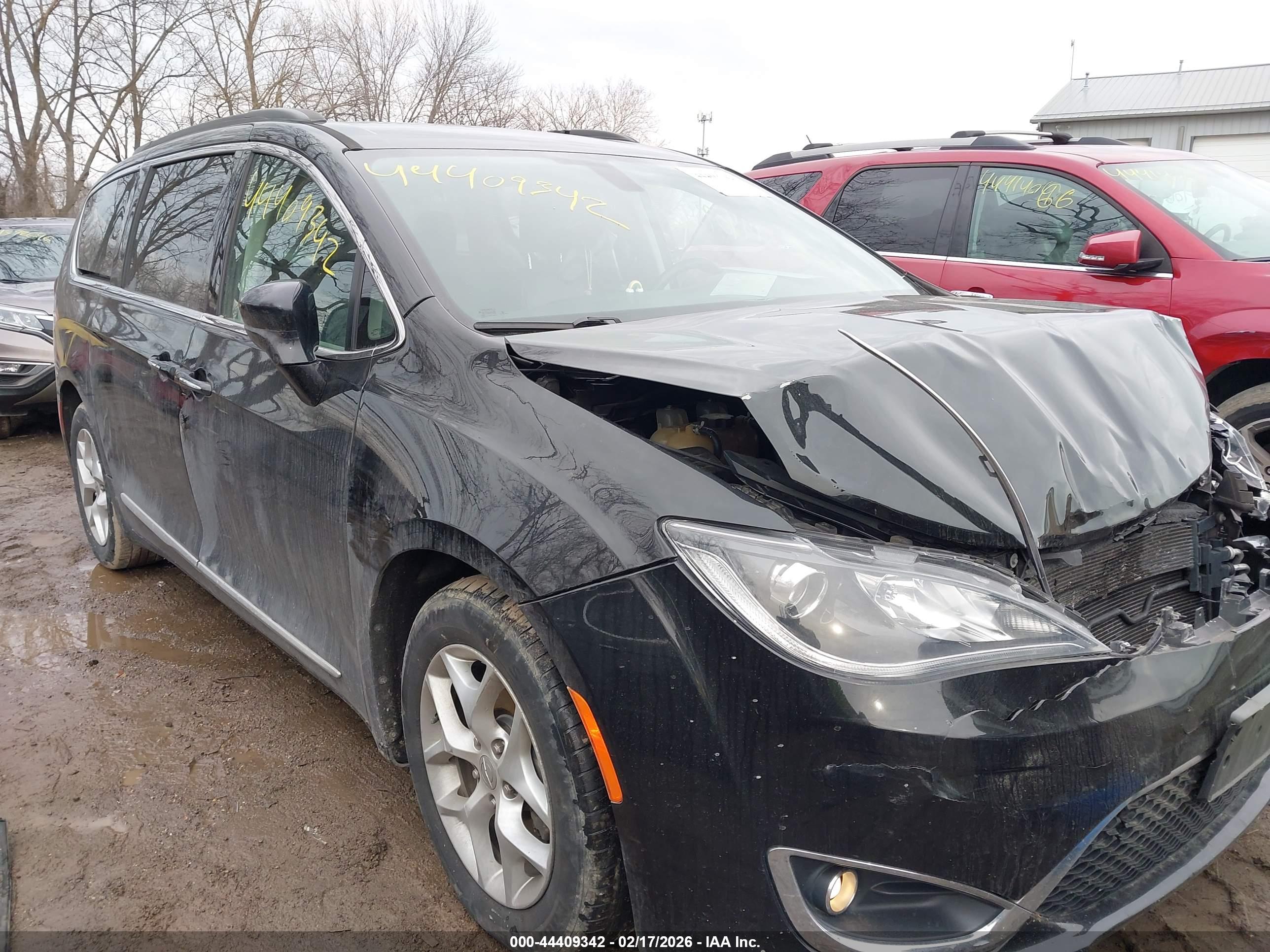 CHRYSLER PACIFICA image 6
