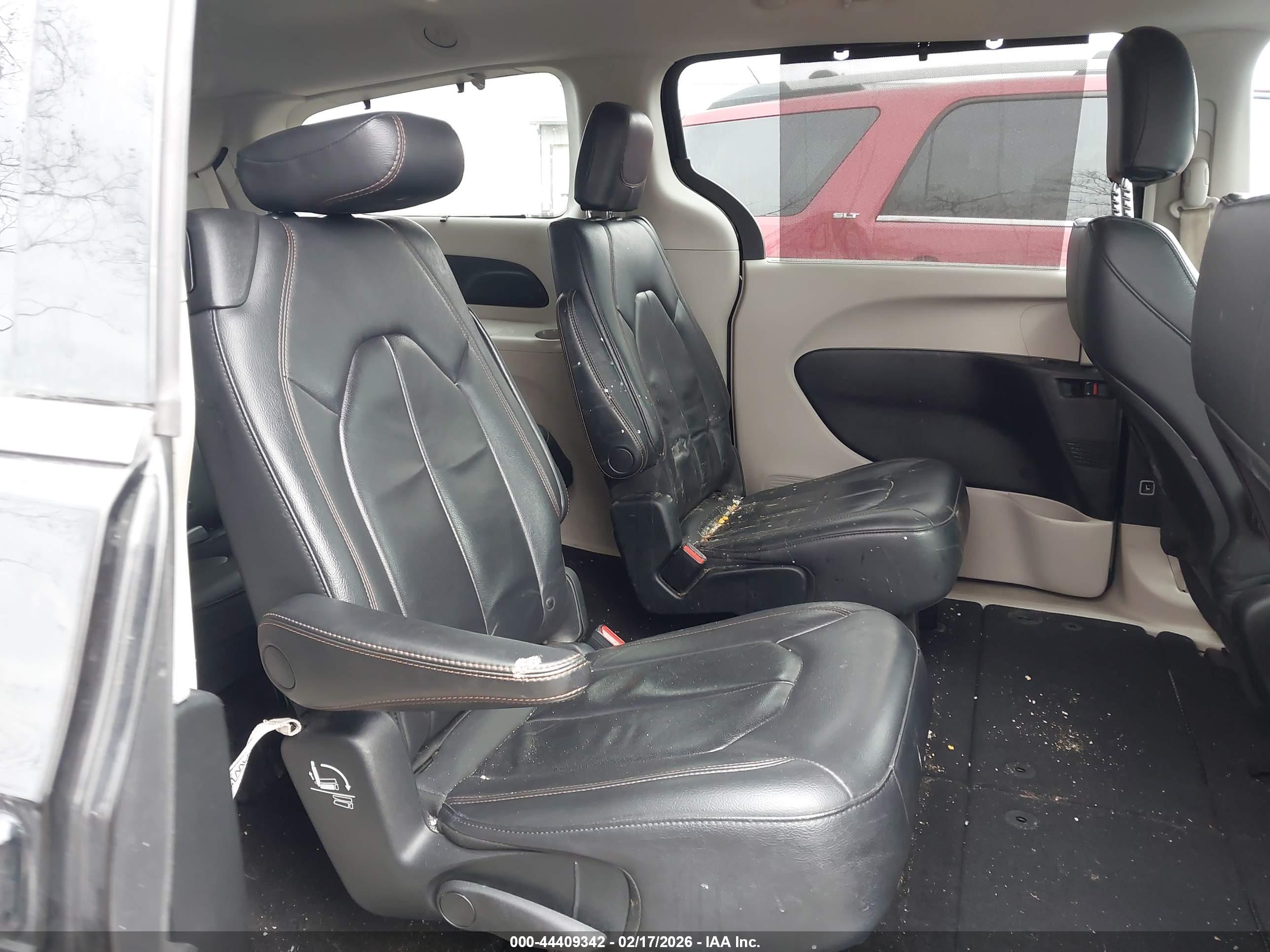 CHRYSLER PACIFICA image 8