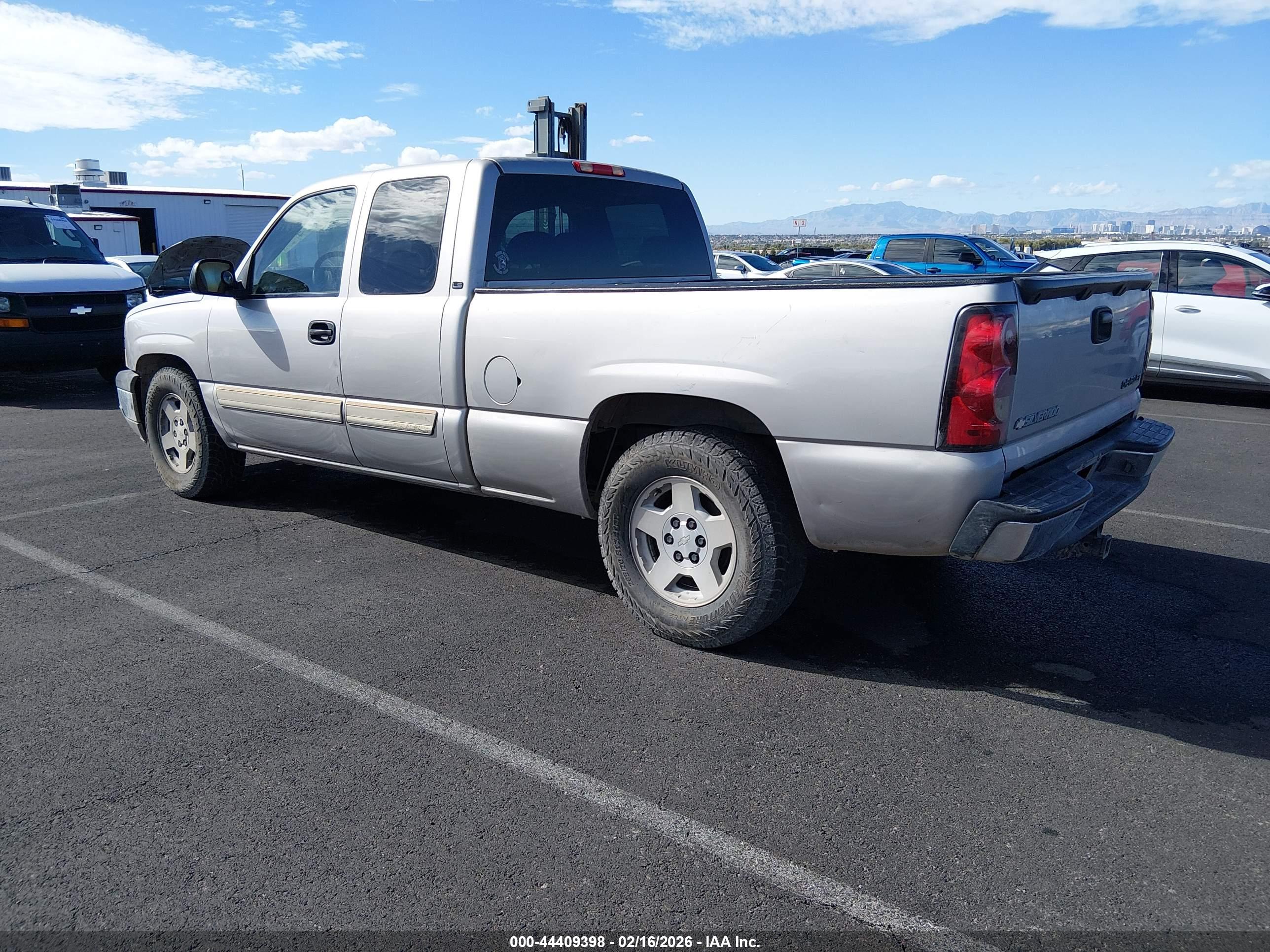 CHEVROLET SILVERADO image 3