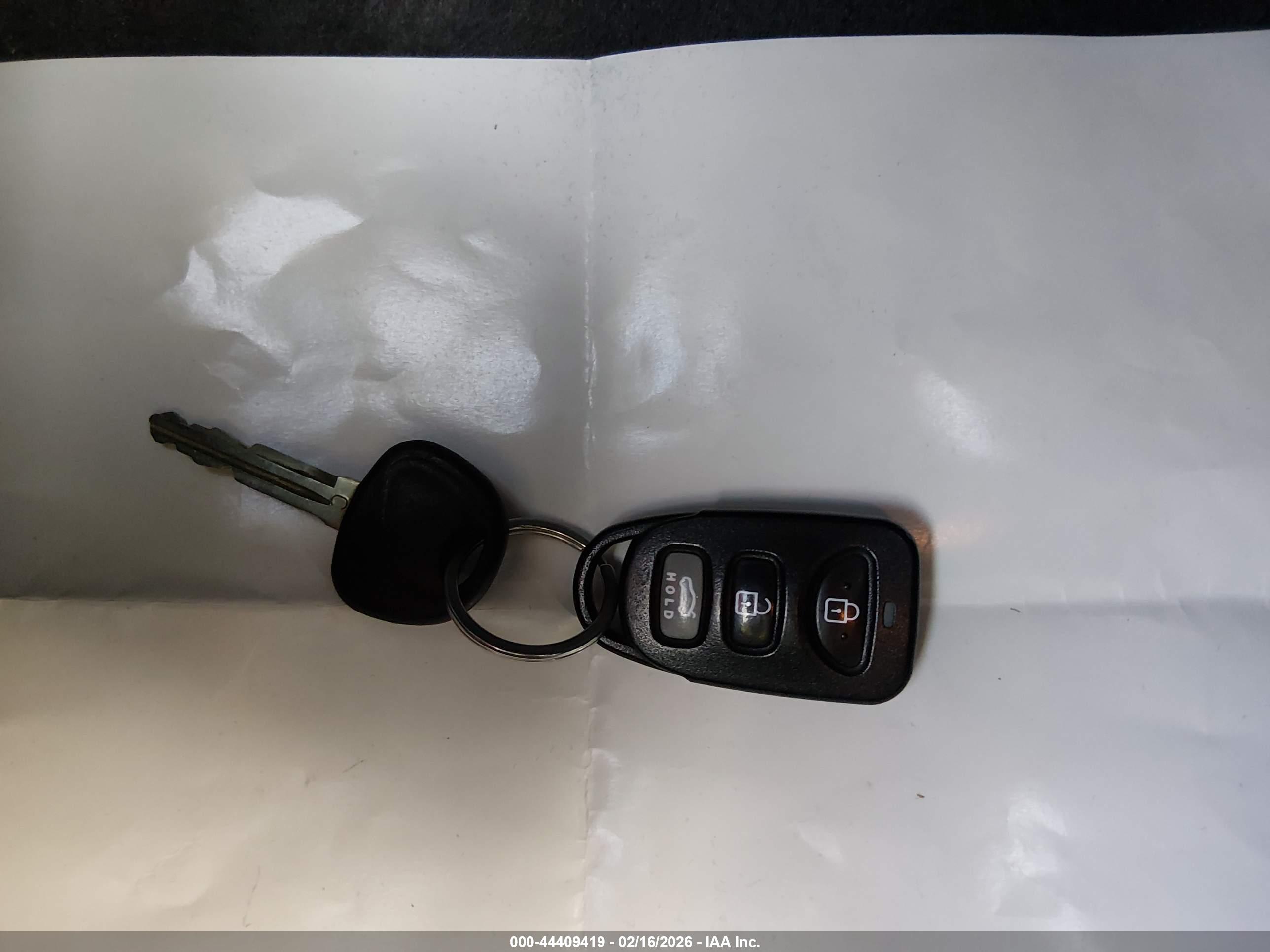 HYUNDAI ELANTRA image 11