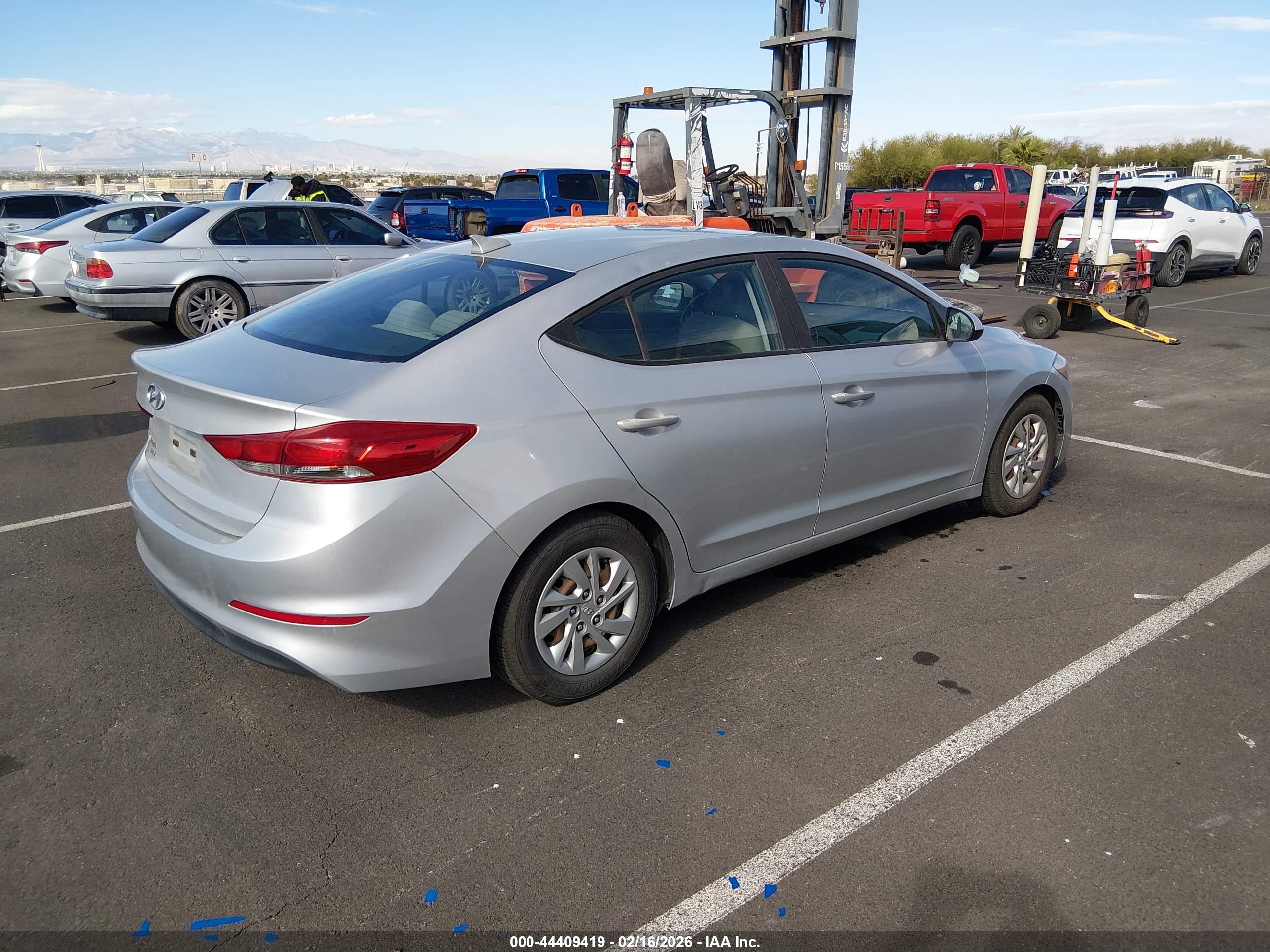 HYUNDAI ELANTRA image 4