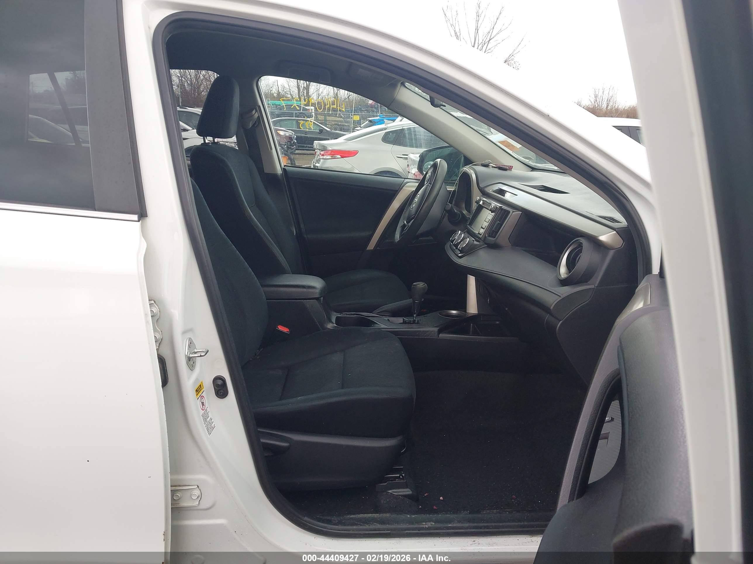 TOYOTA RAV4 image 5