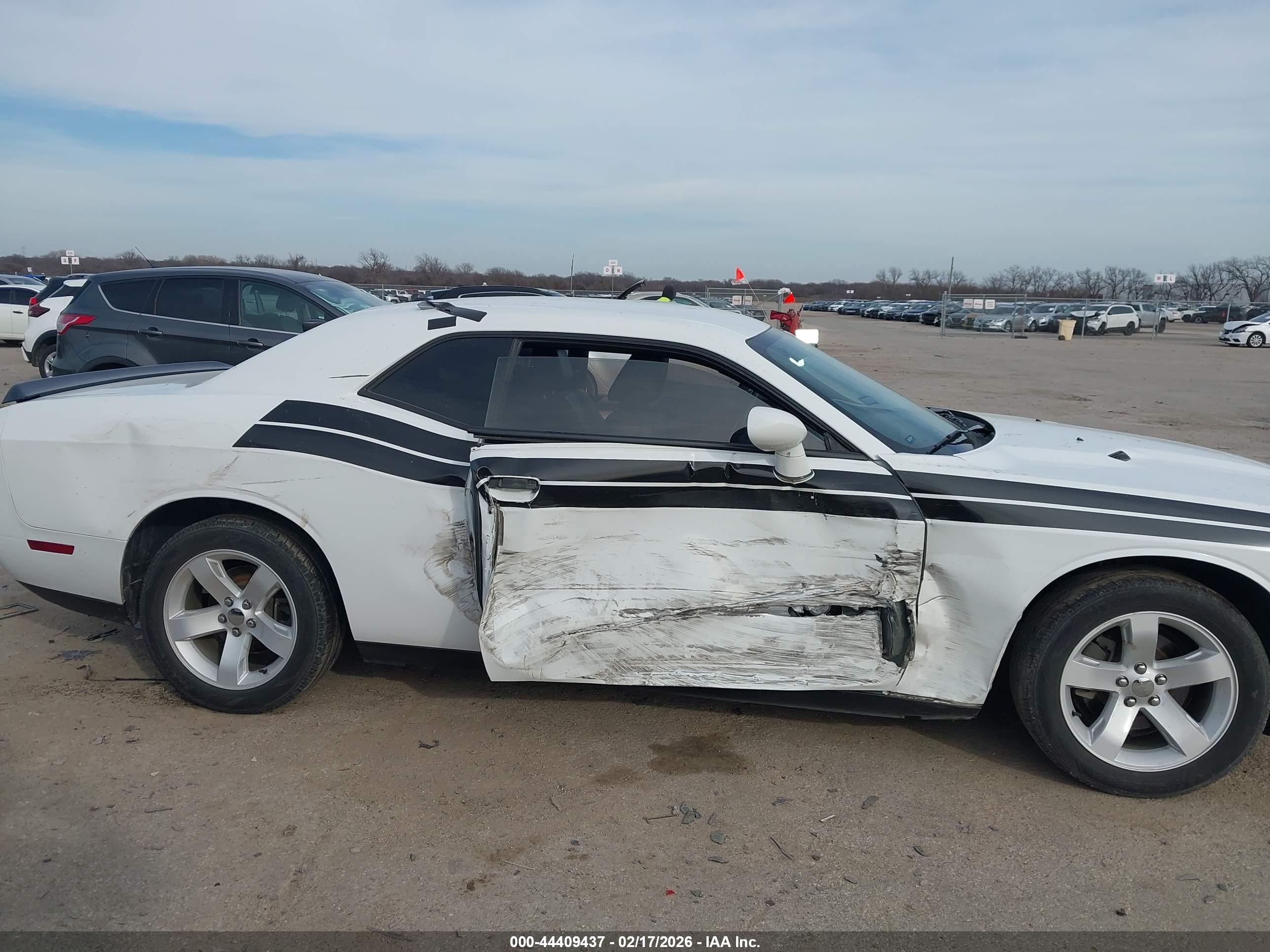 DODGE CHALLENGER image 6