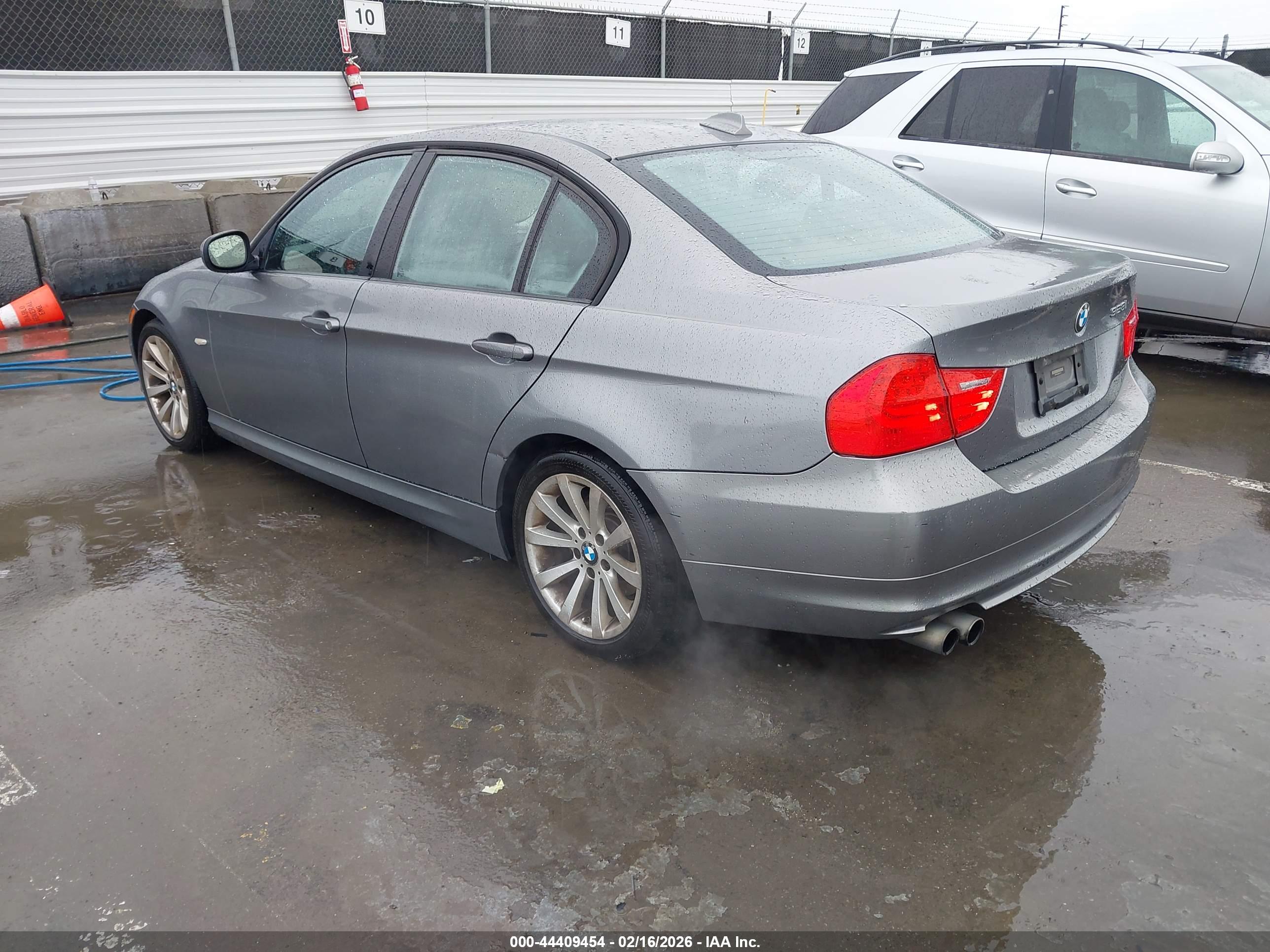 BMW 328I image 3
