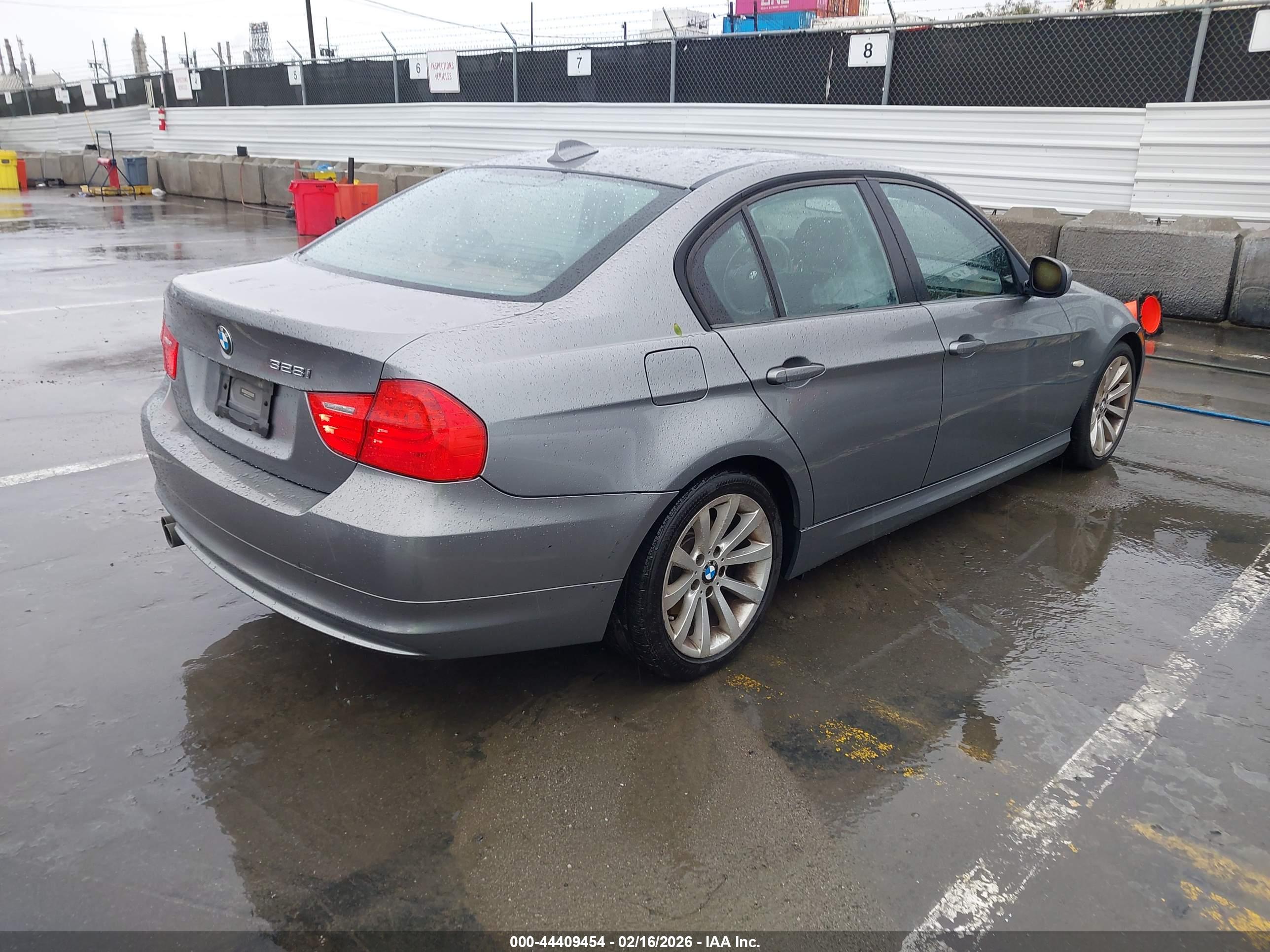 BMW 328I image 4