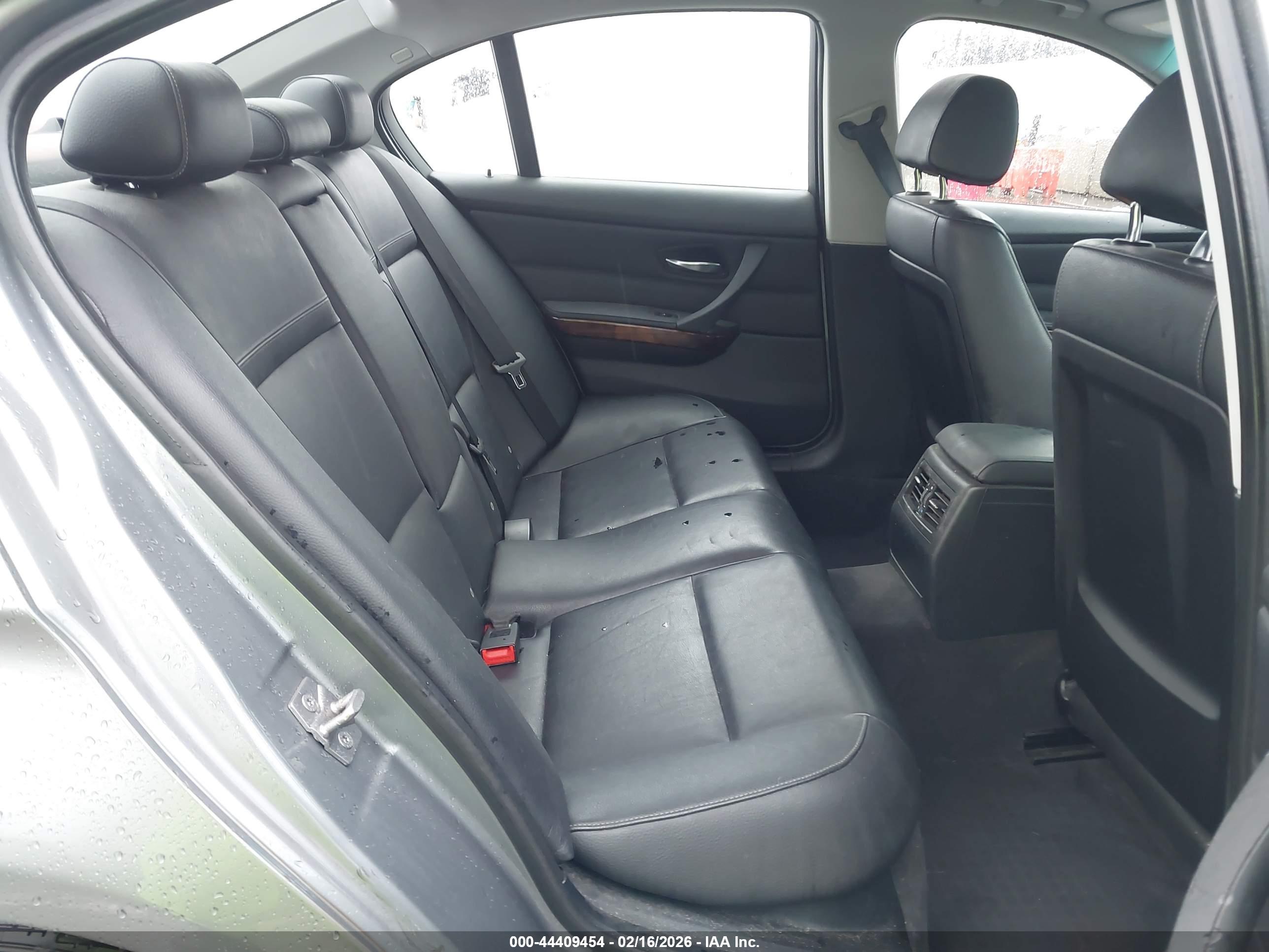 BMW 328I image 8