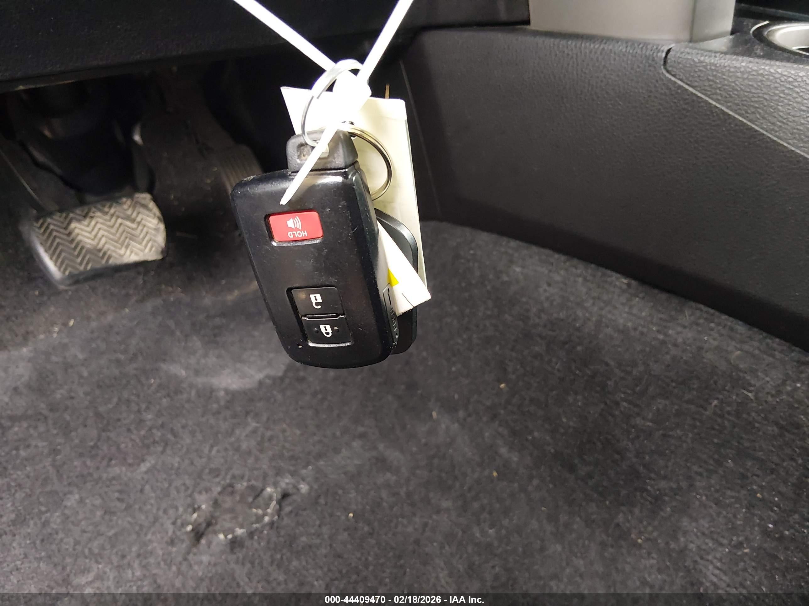 TOYOTA RAV4 image 11