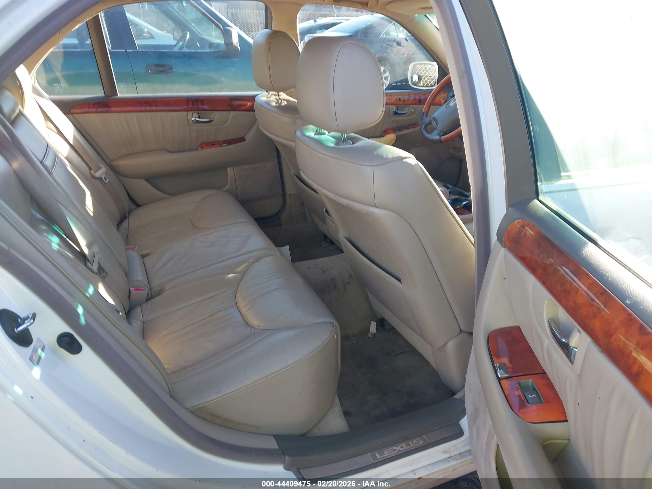 LEXUS LS image 8