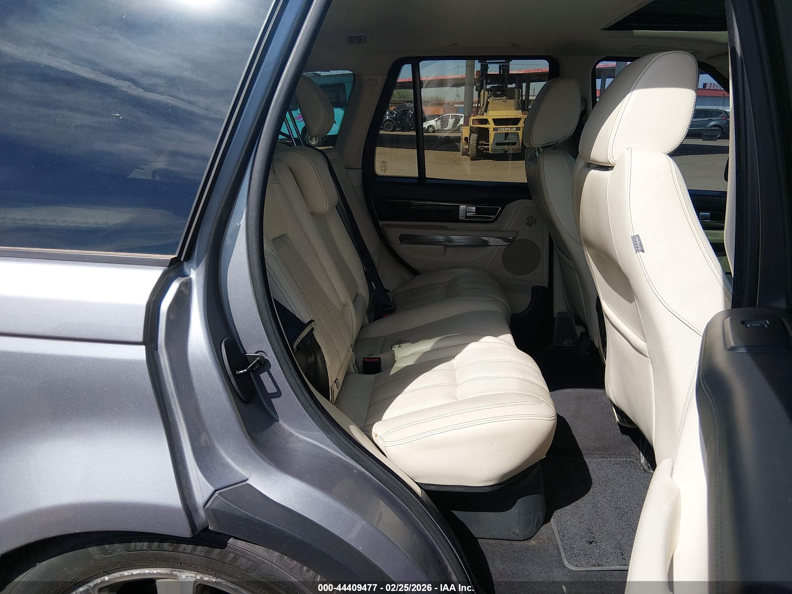 LAND ROVER image 8