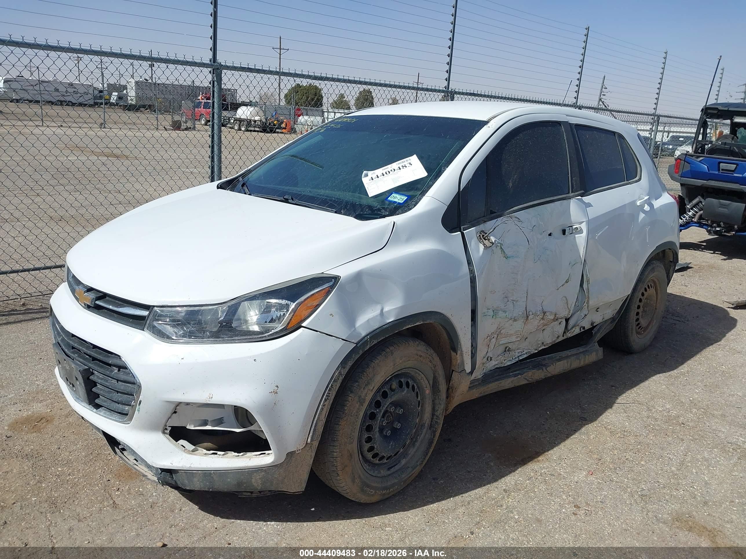 CHEVROLET TRAX image 2