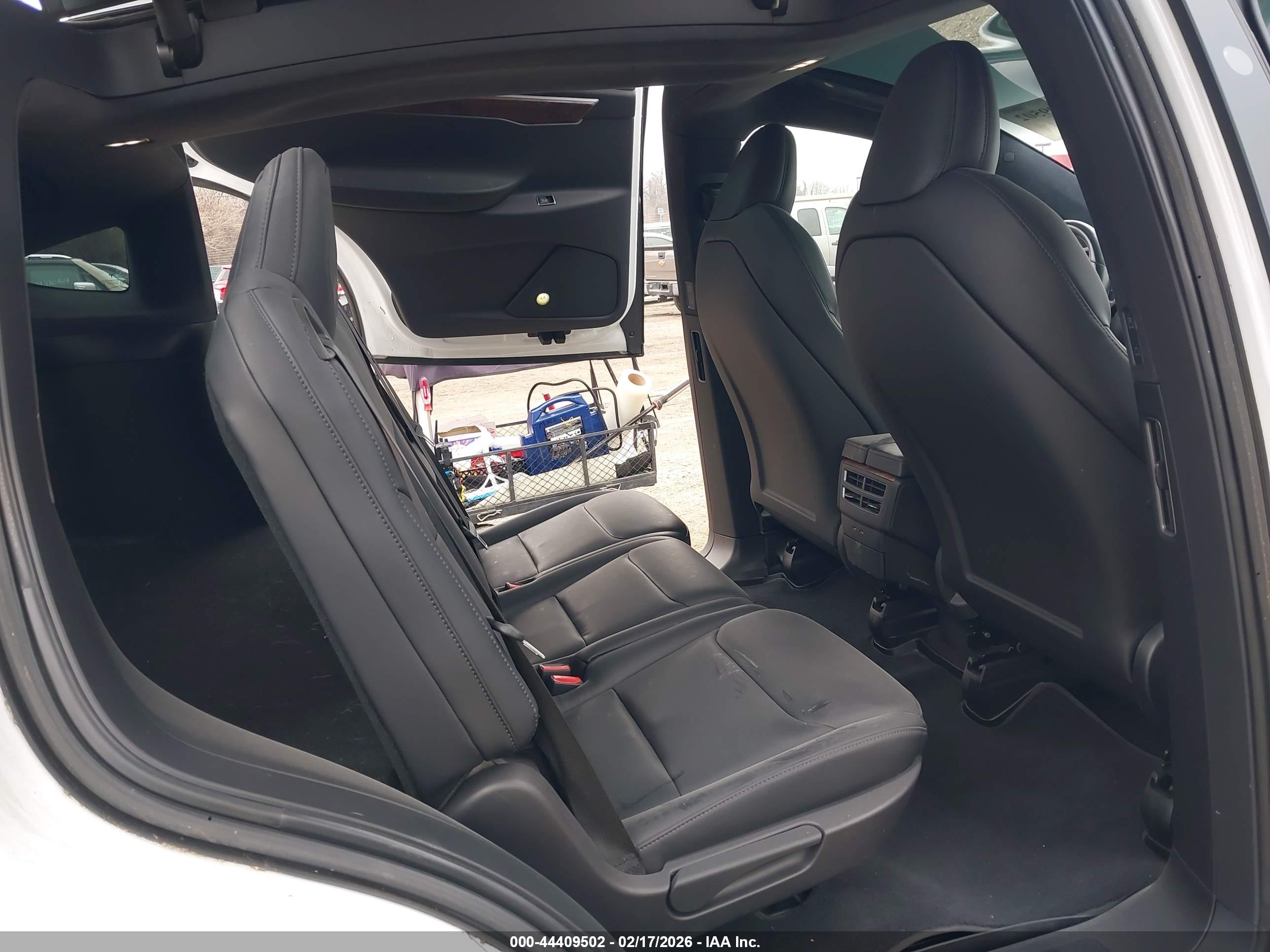 TESLA MODEL image 8