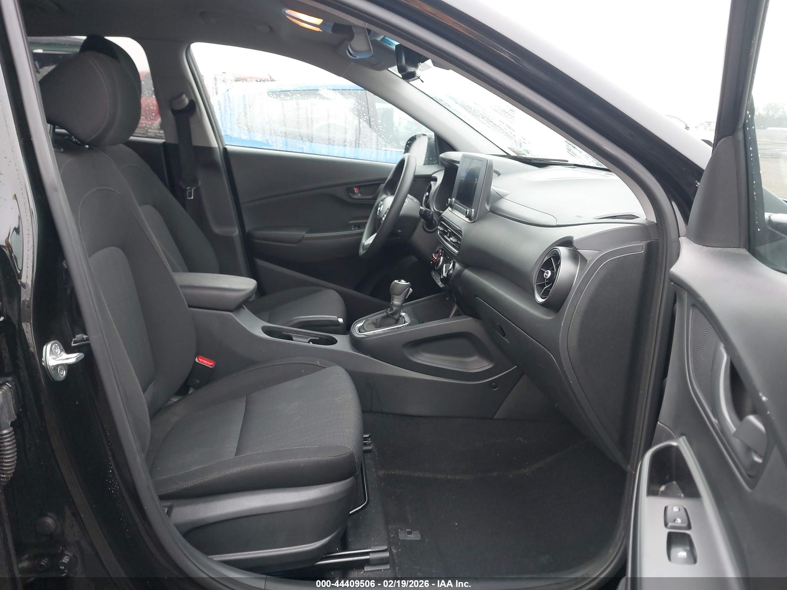 HYUNDAI KONA image 5
