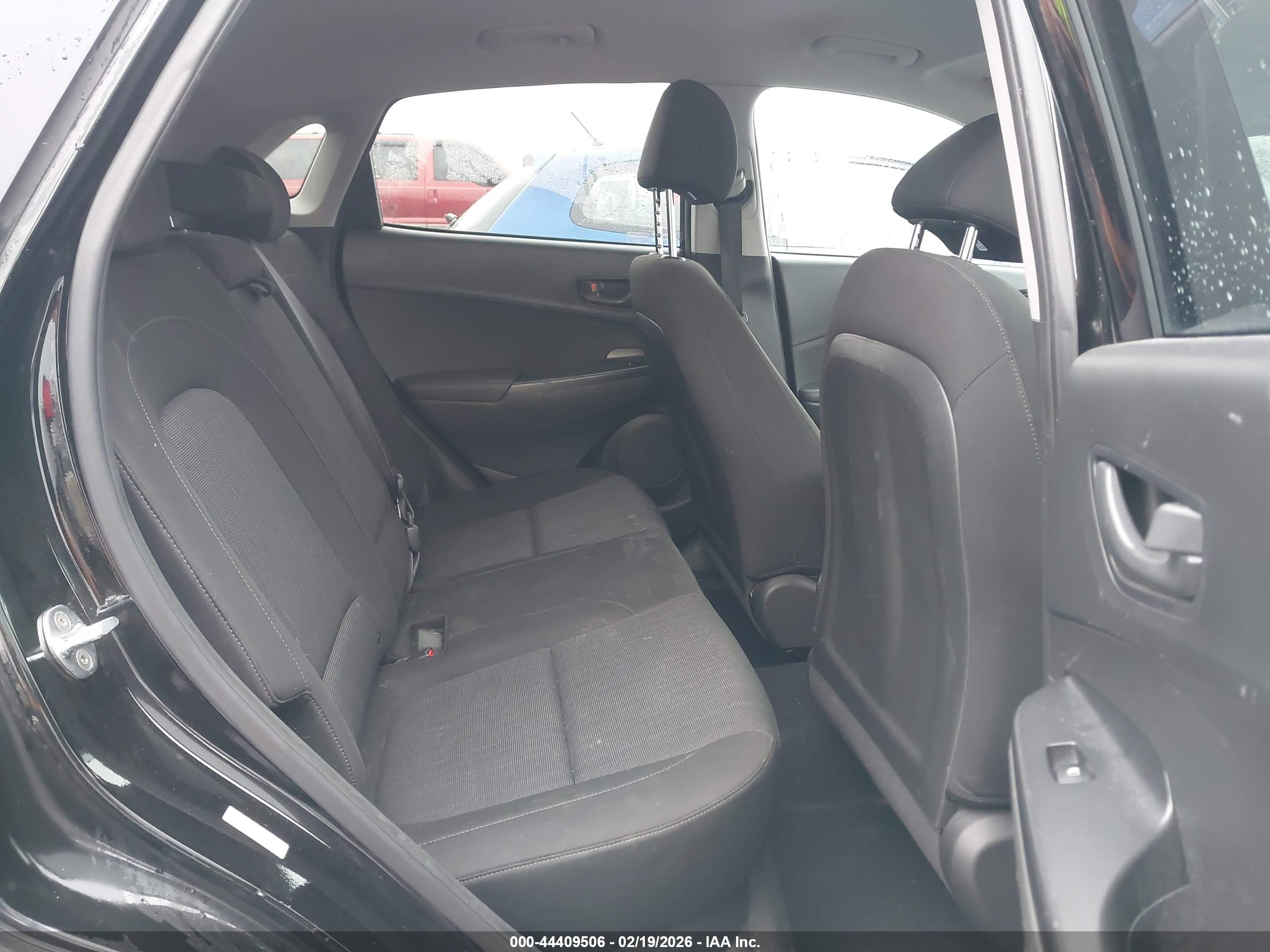 HYUNDAI KONA image 8