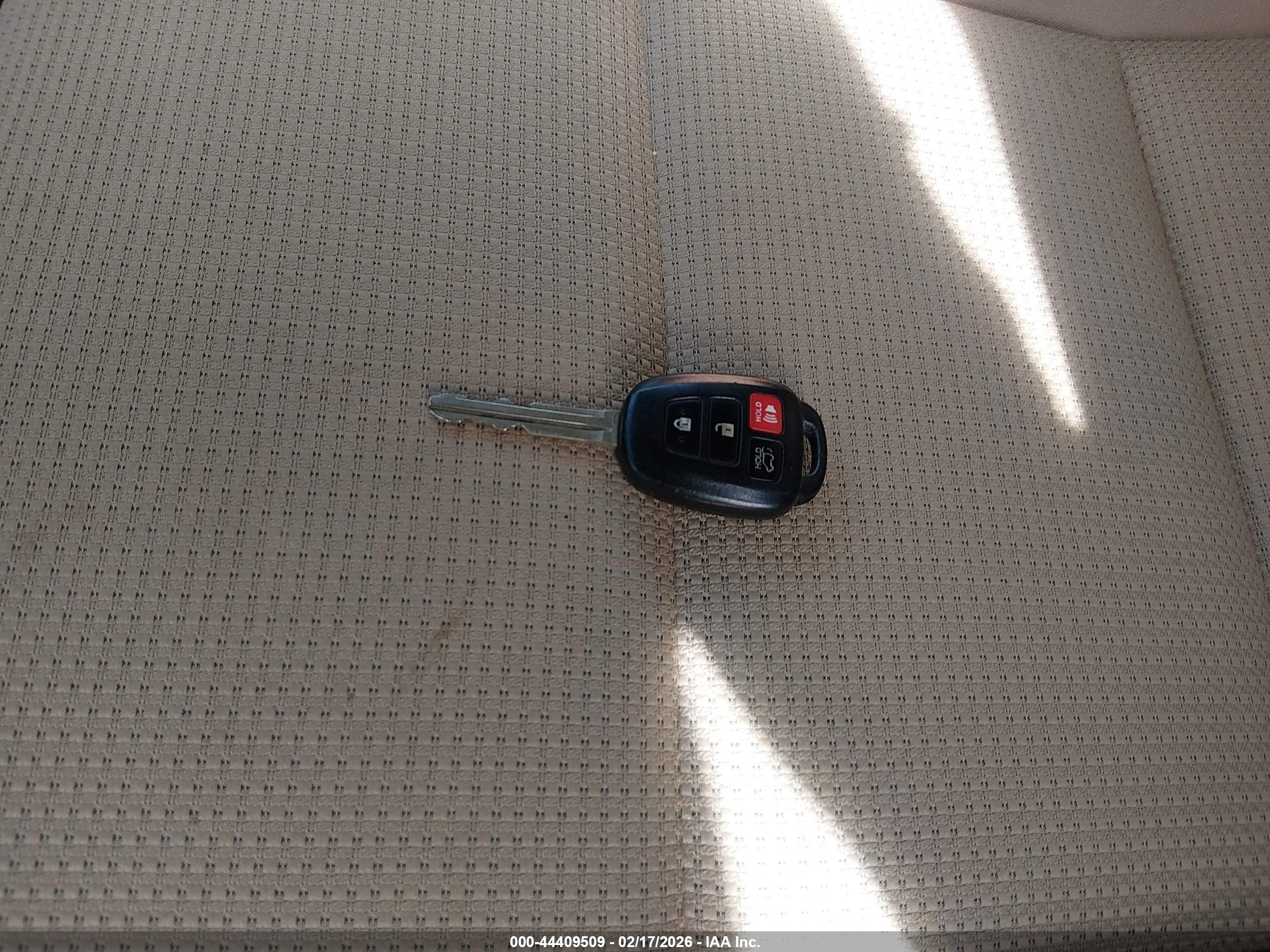 TOYOTA RAV4 image 11