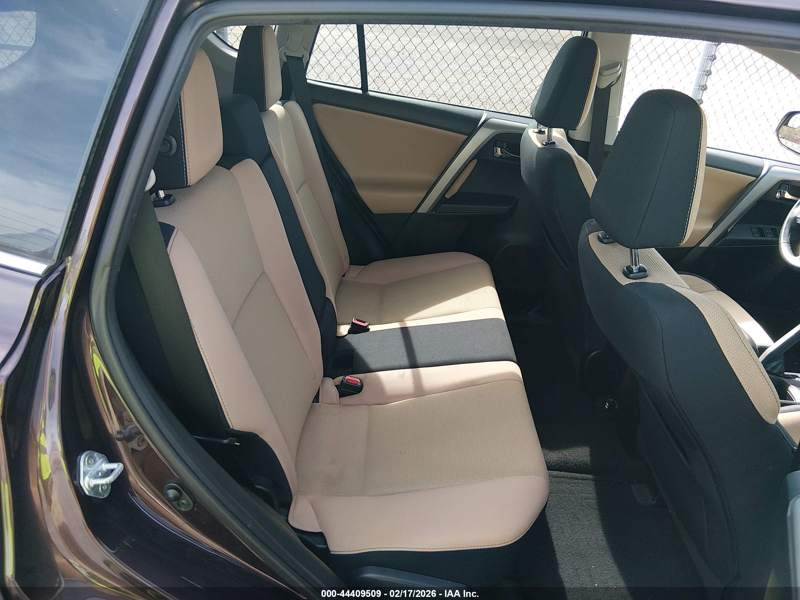 TOYOTA RAV4 image 8