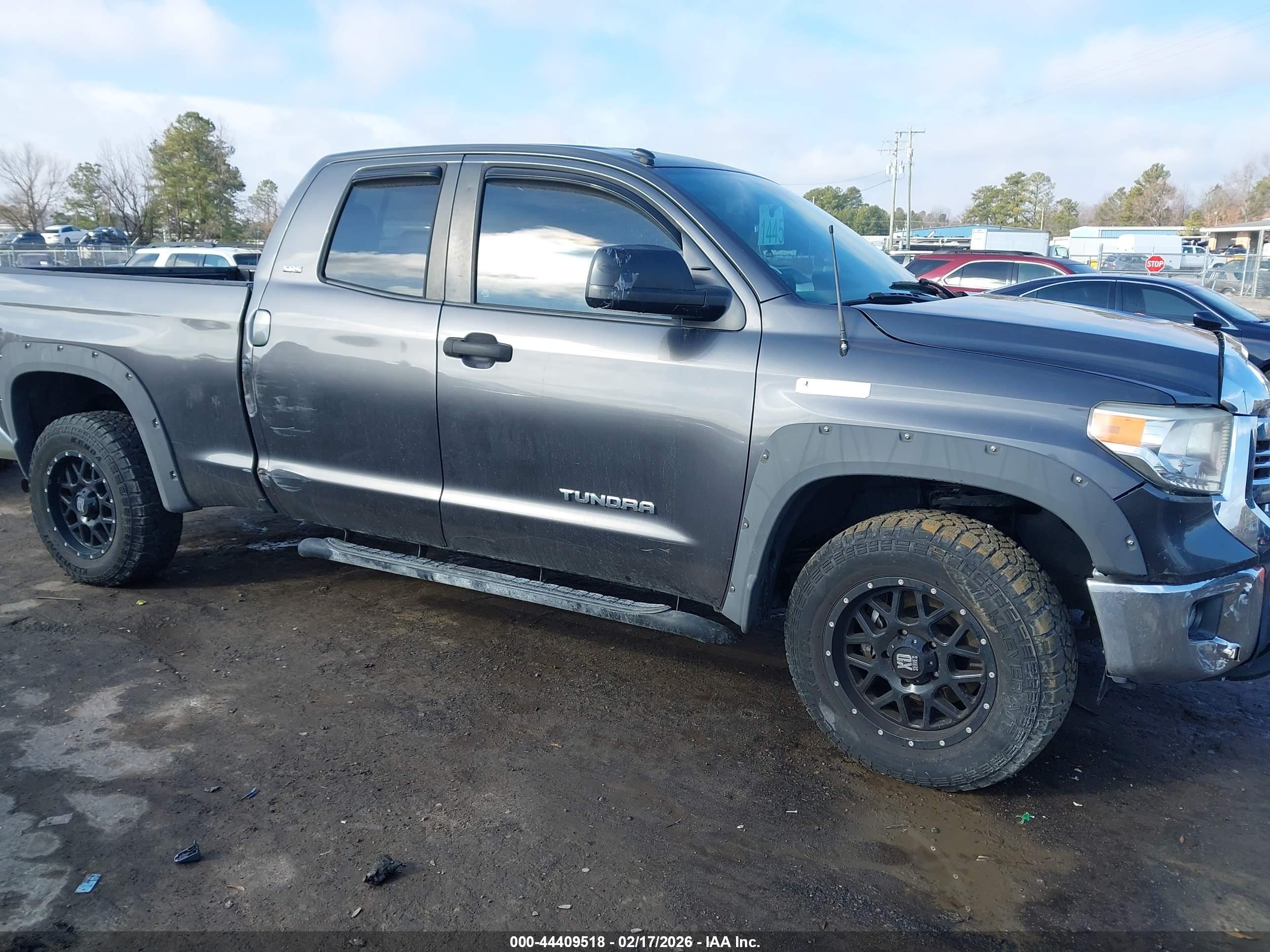 TOYOTA TUNDRA image 6