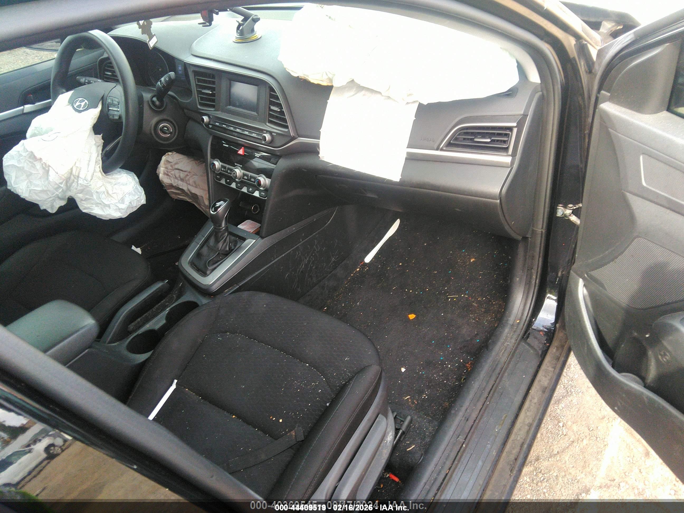 HYUNDAI ELANTRA image 5