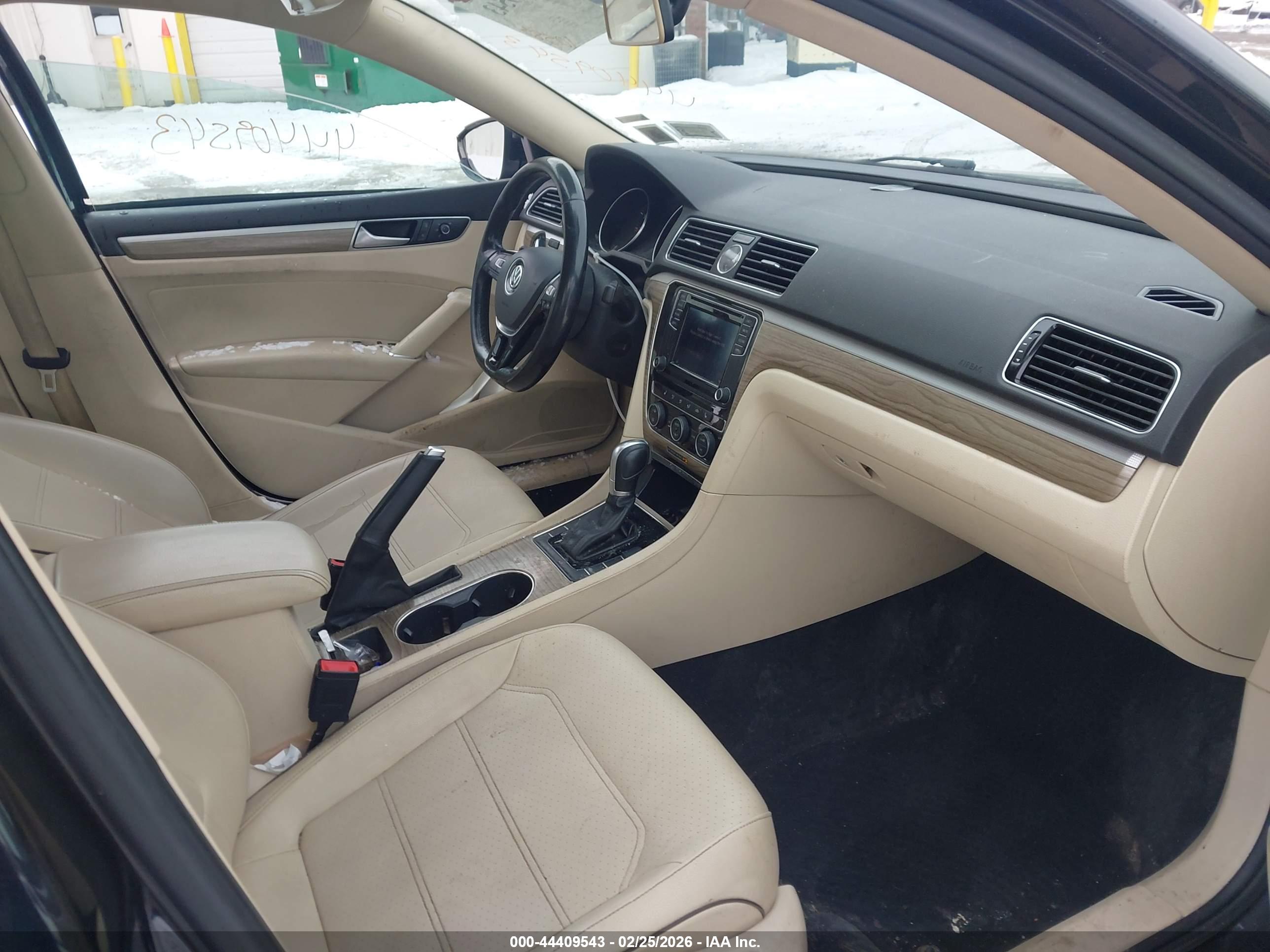 VOLKSWAGEN PASSAT image 5