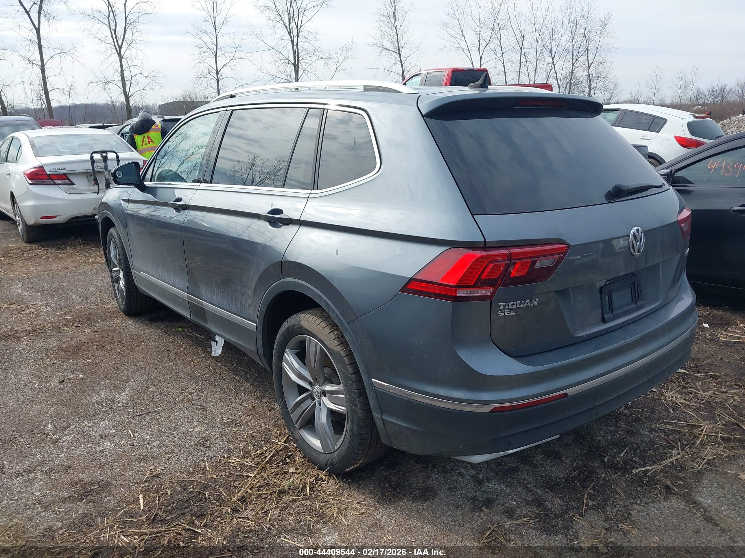 VOLKSWAGEN TIGUAN image 3