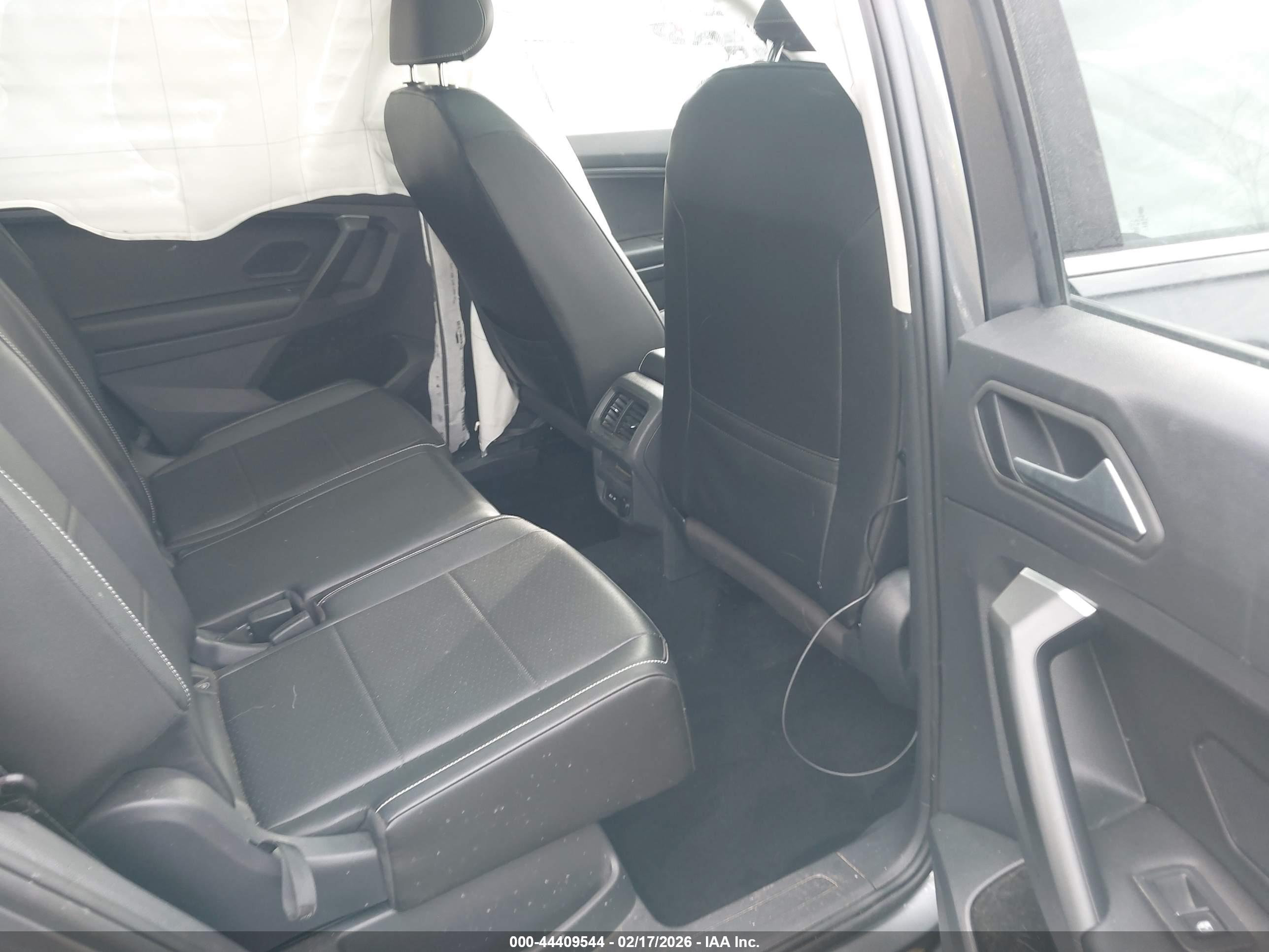 VOLKSWAGEN TIGUAN image 8