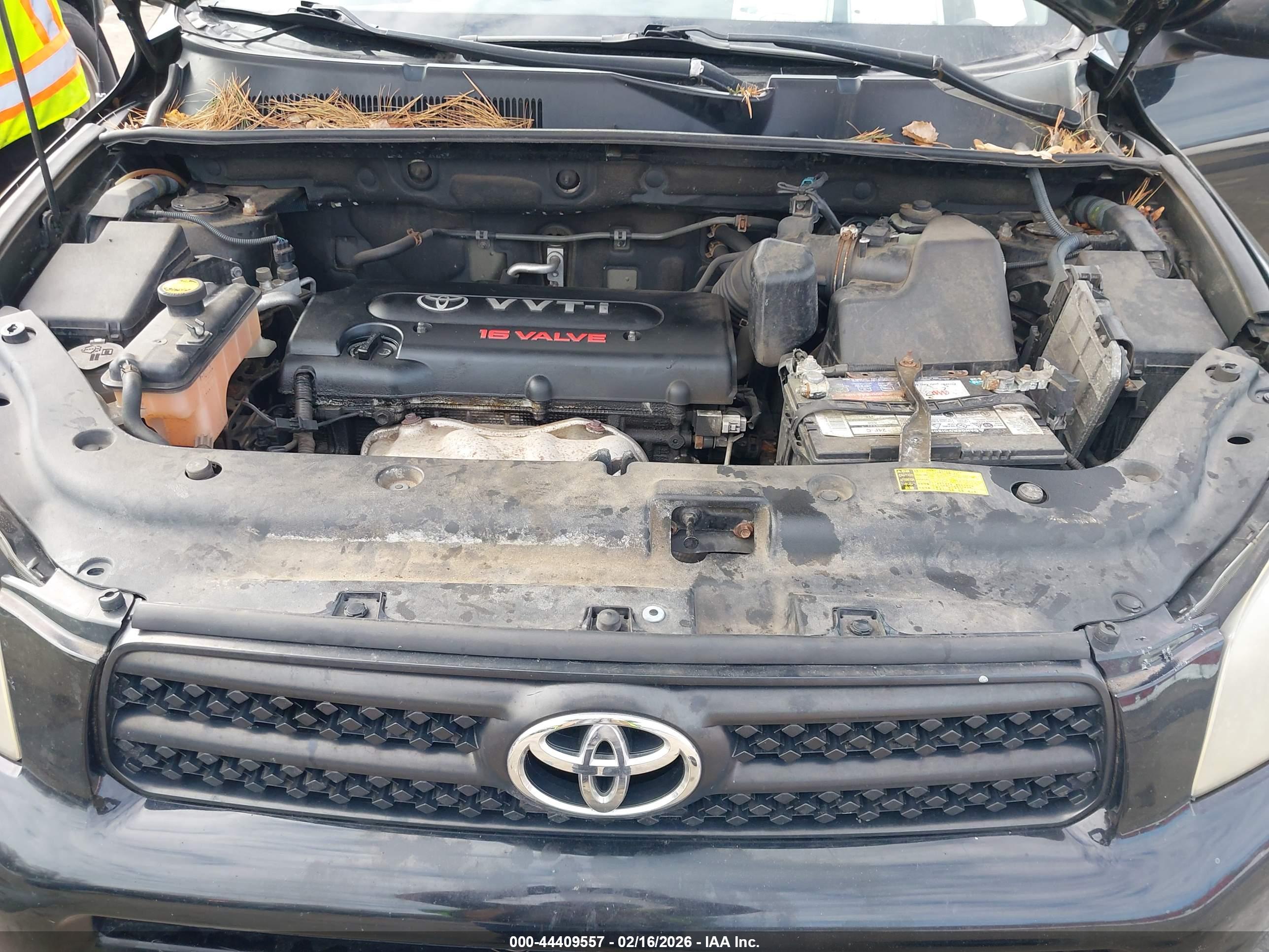 TOYOTA RAV4 image 10