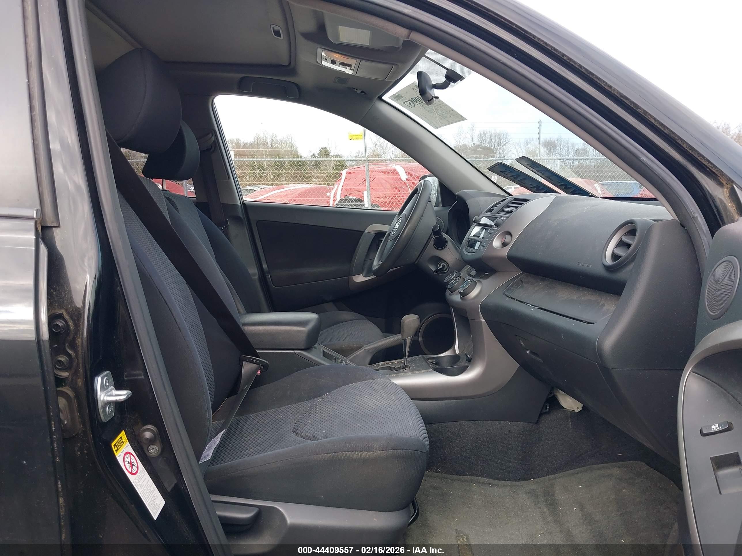 TOYOTA RAV4 image 5