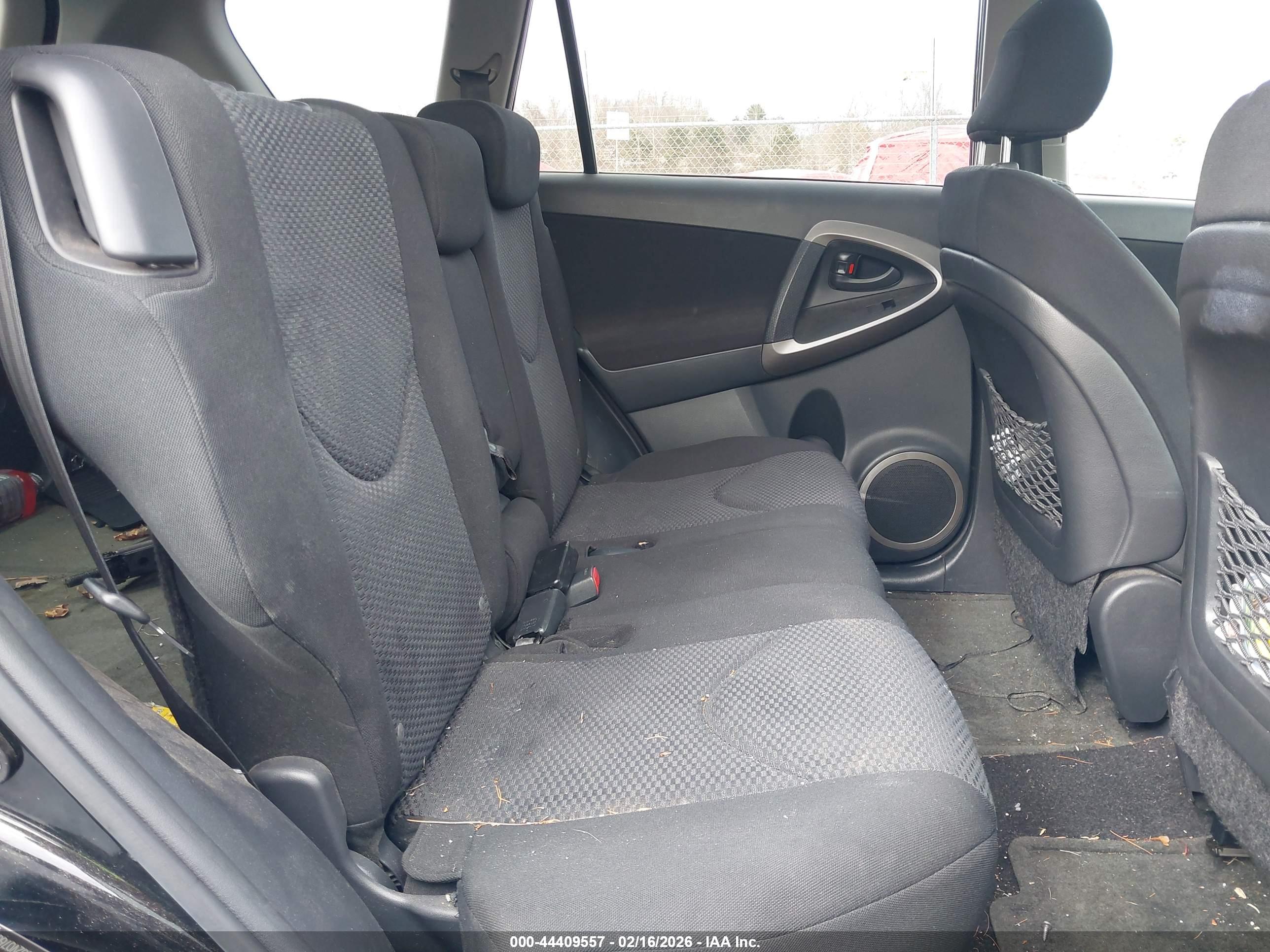 TOYOTA RAV4 image 8