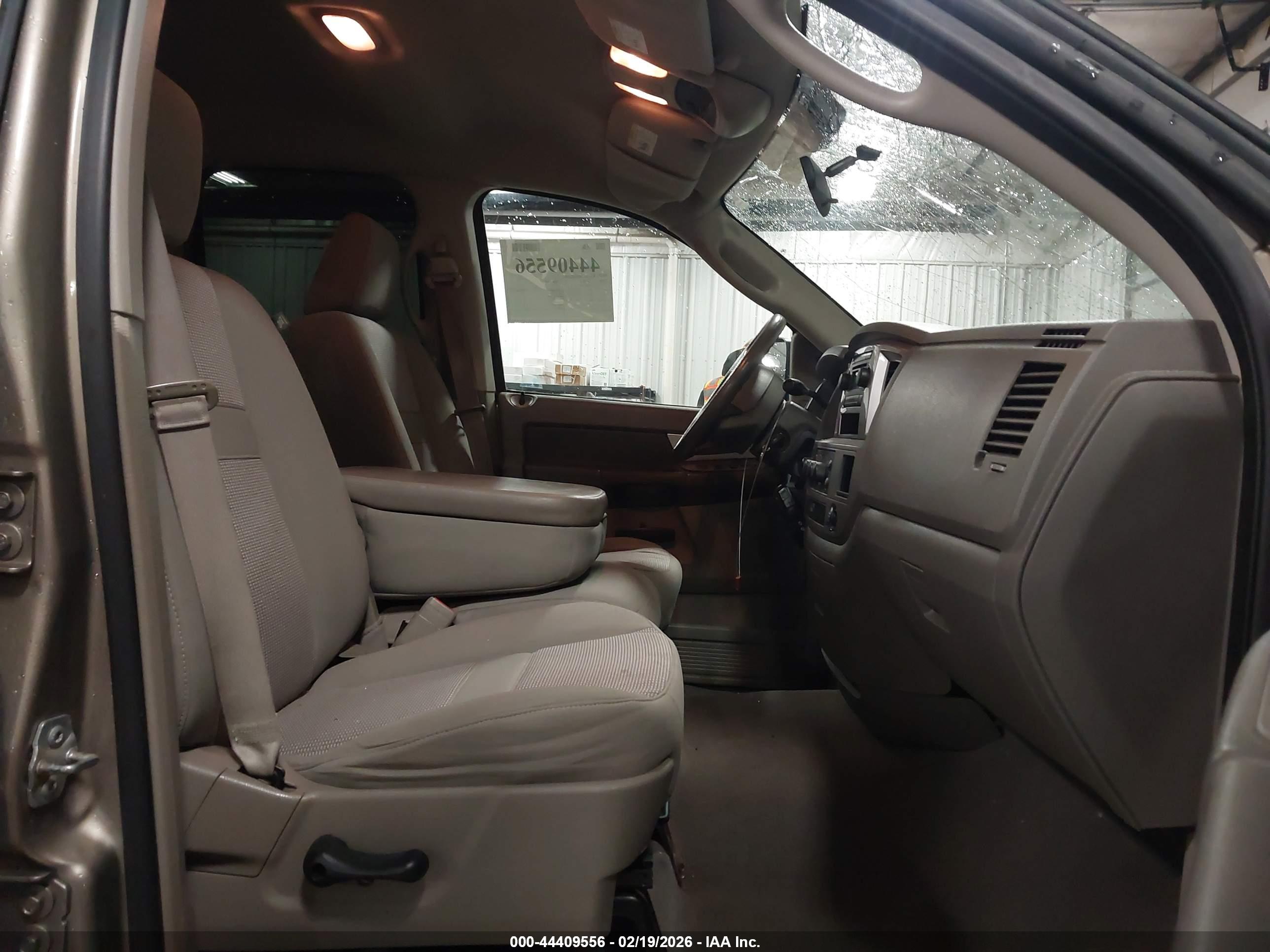 DODGE RAM image 5