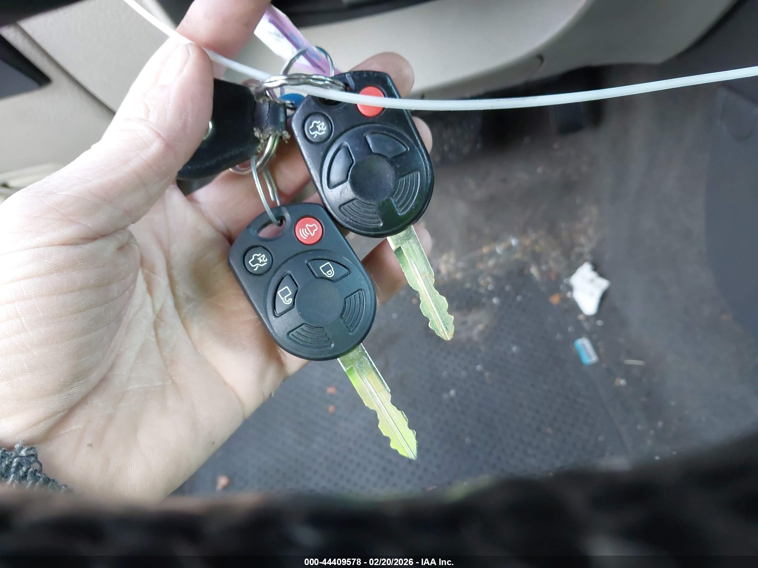 FORD FUSION image 11