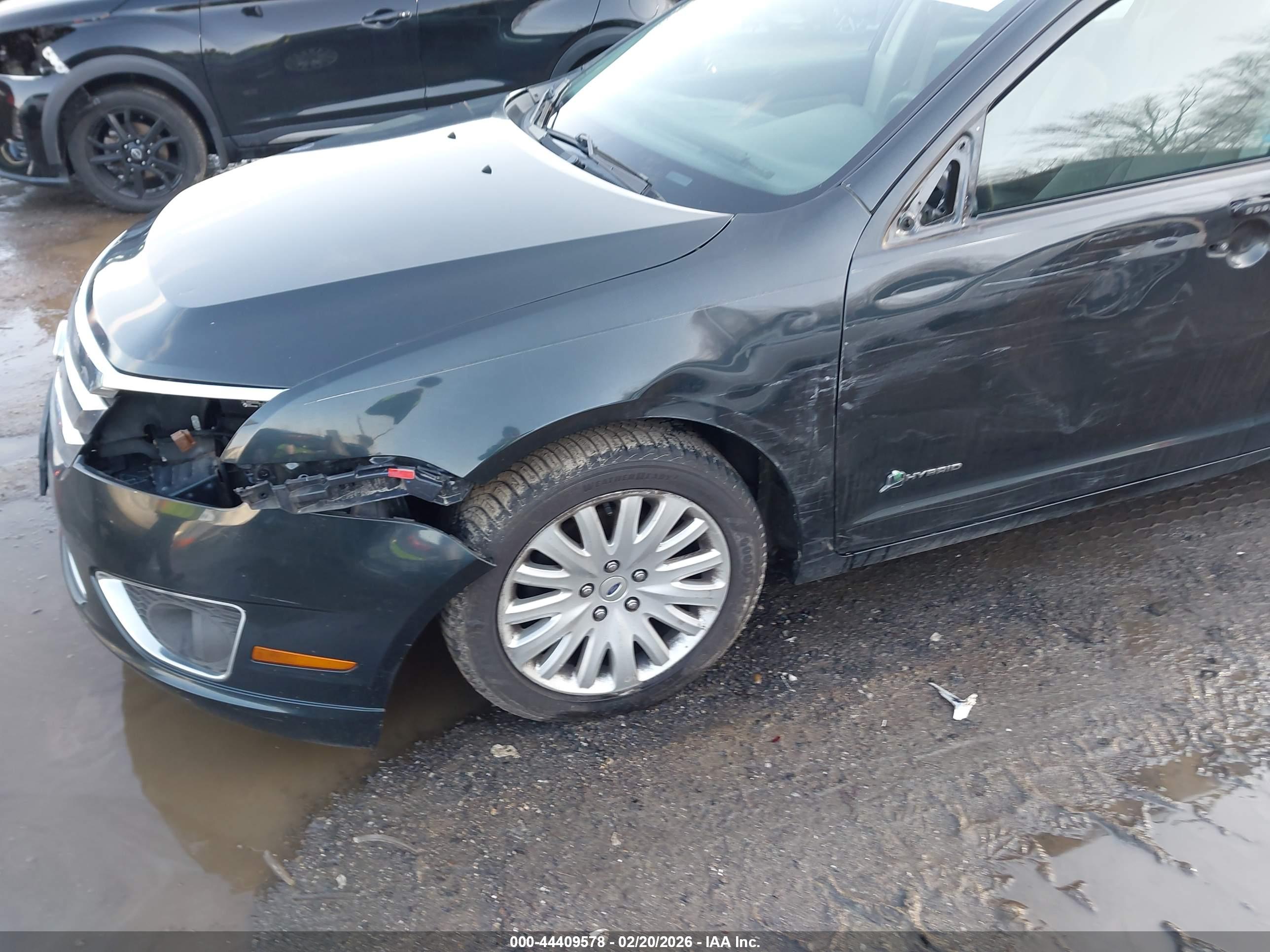 FORD FUSION image 6