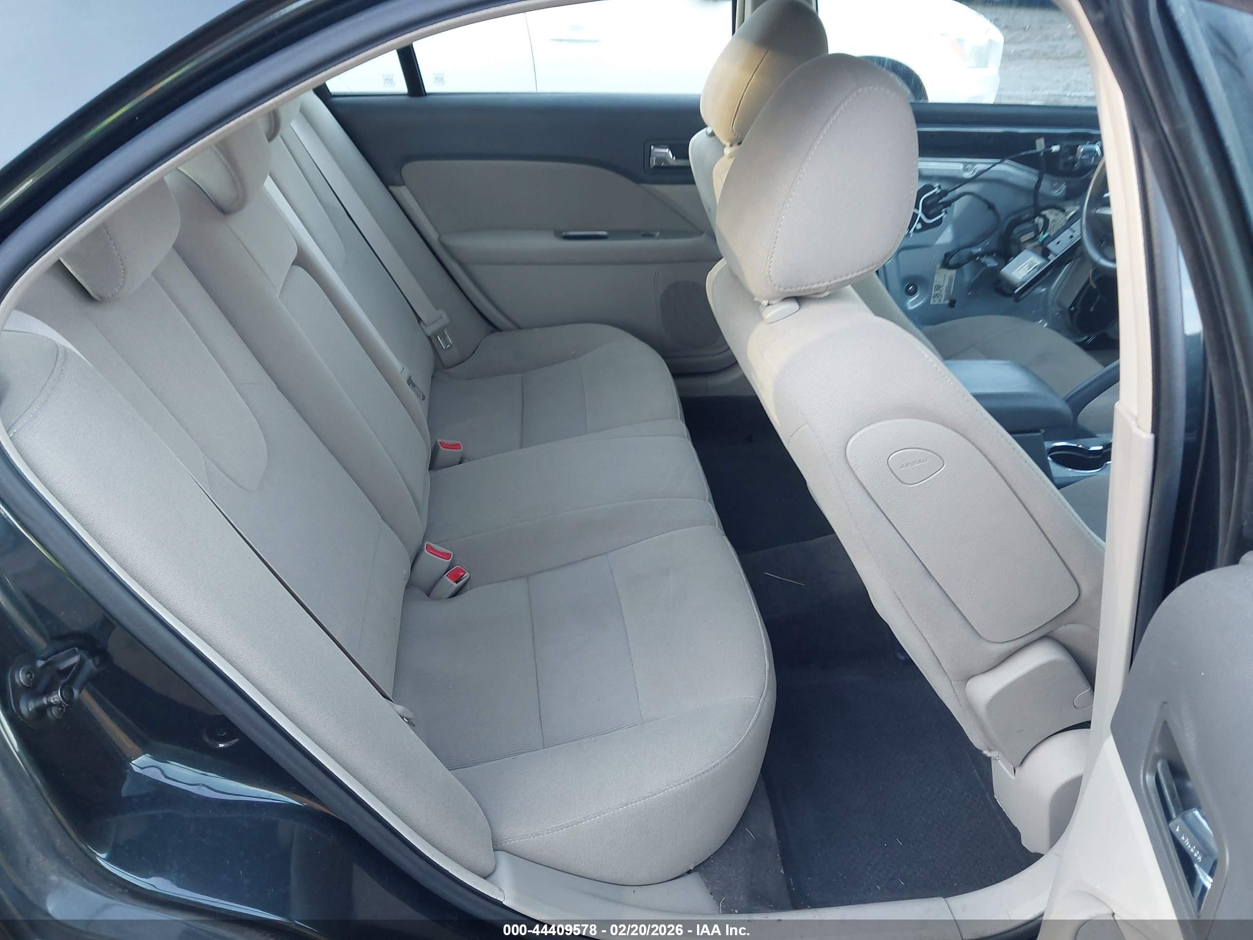 FORD FUSION image 8
