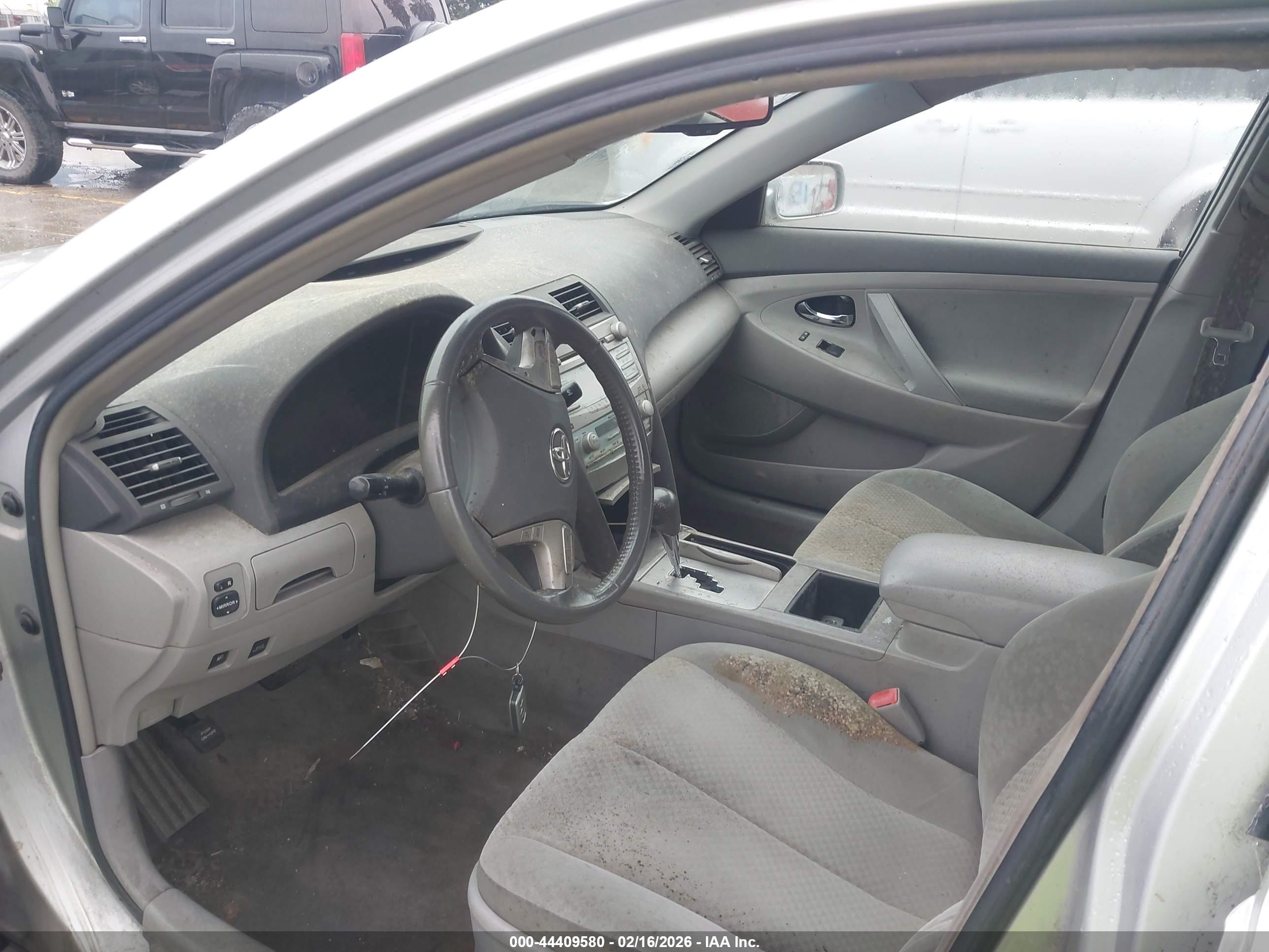 TOYOTA CAMRY image 5