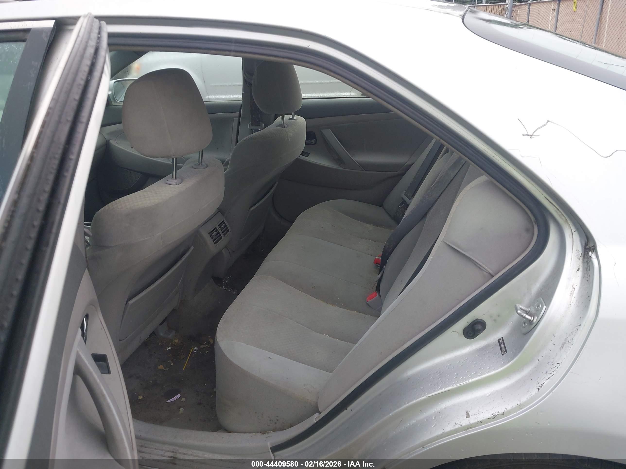 TOYOTA CAMRY image 8